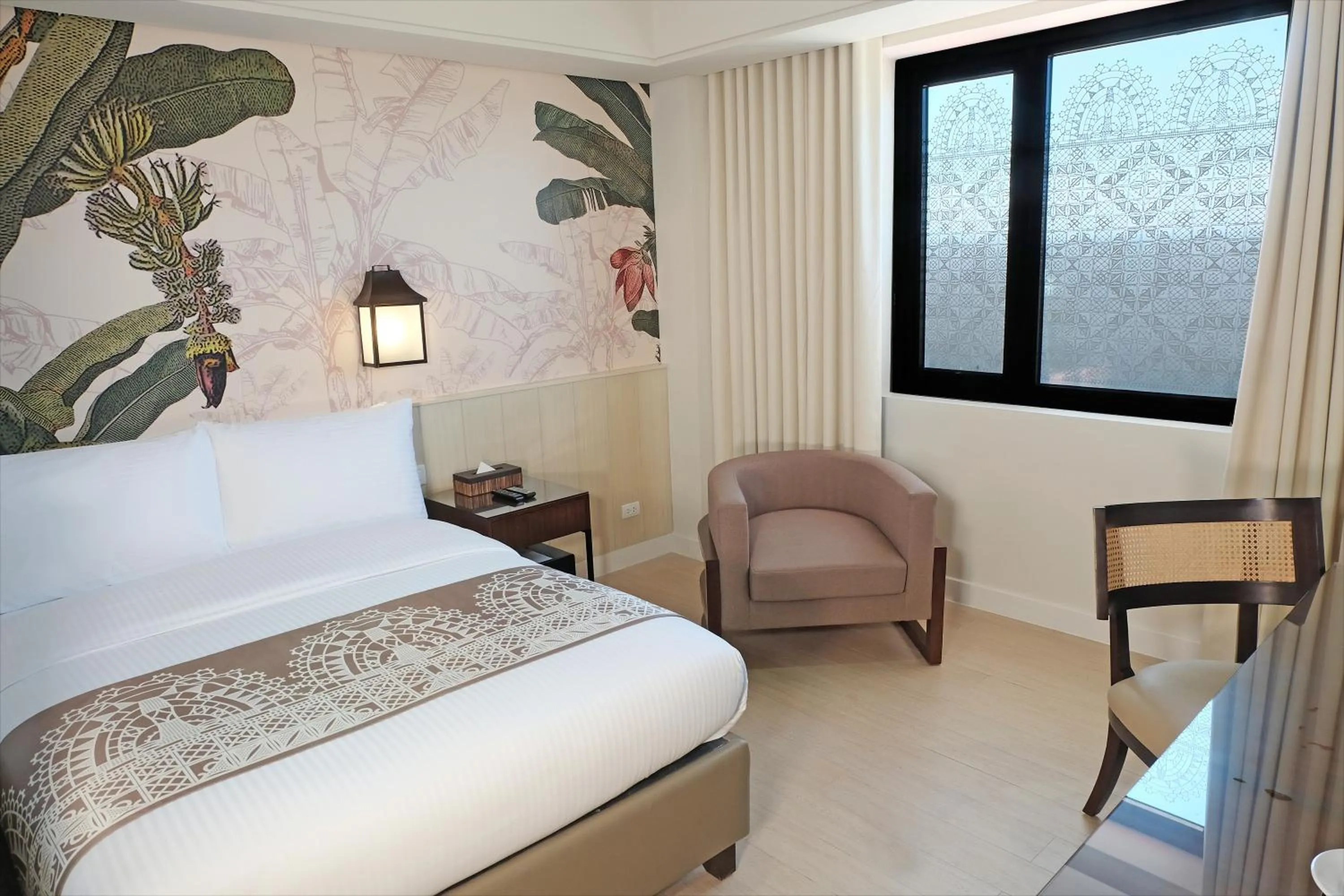 Bed in Mella Hotel Manila near NAIA Airport