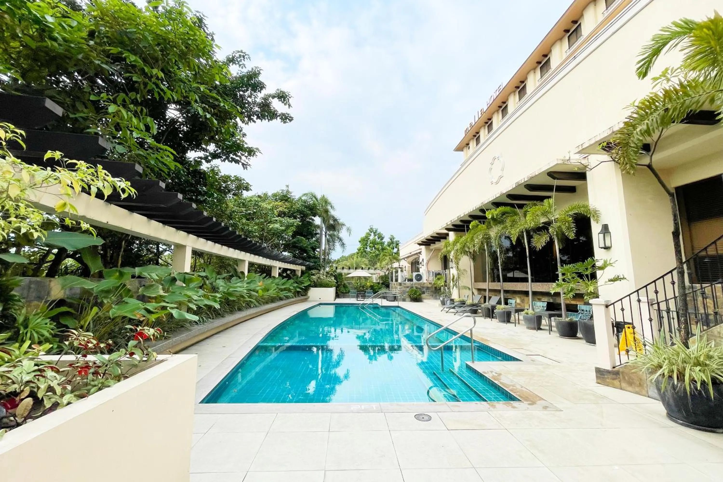 Mella Hotel Manila near NAIA Airport