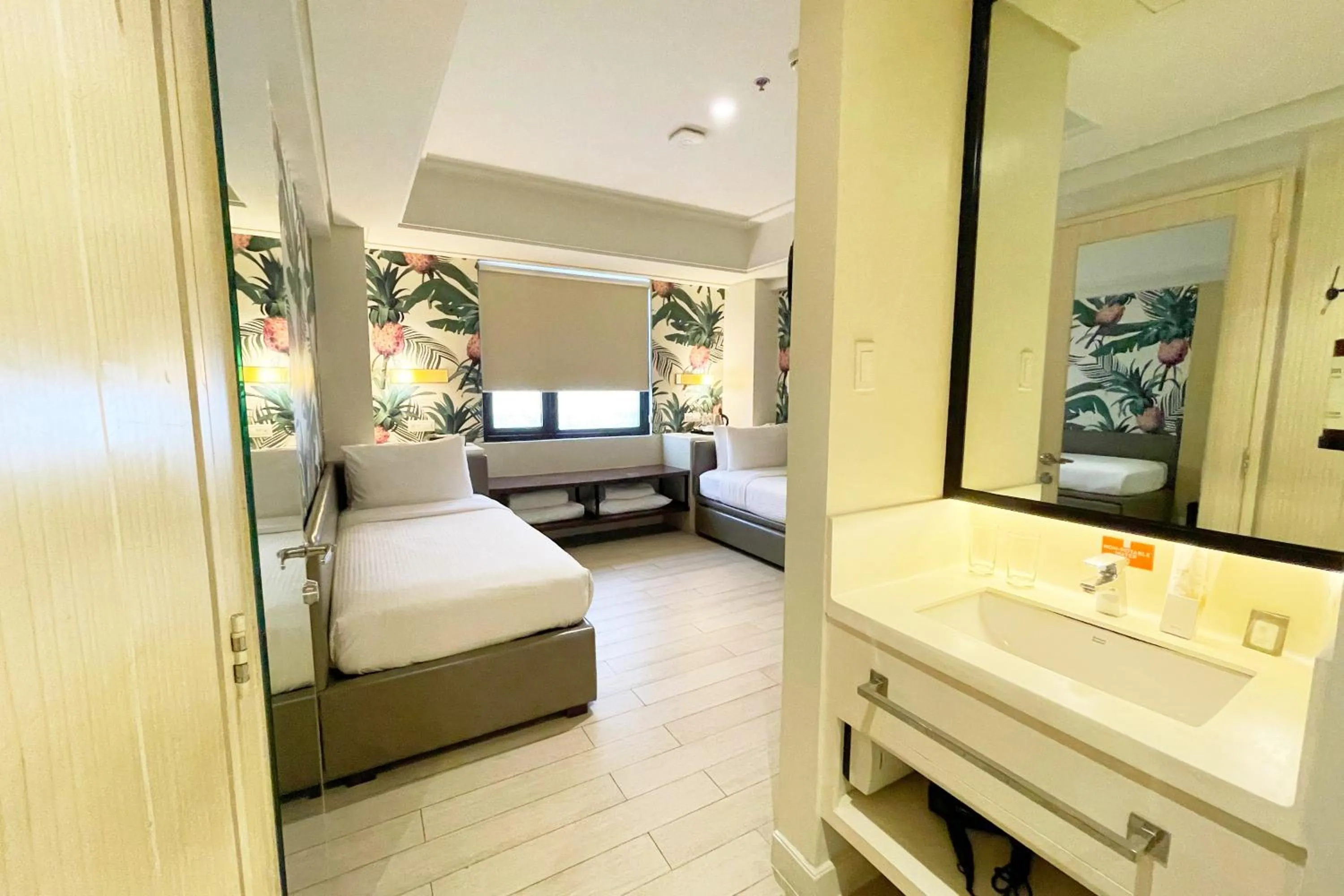 Bed in Mella Hotel Manila near NAIA Airport