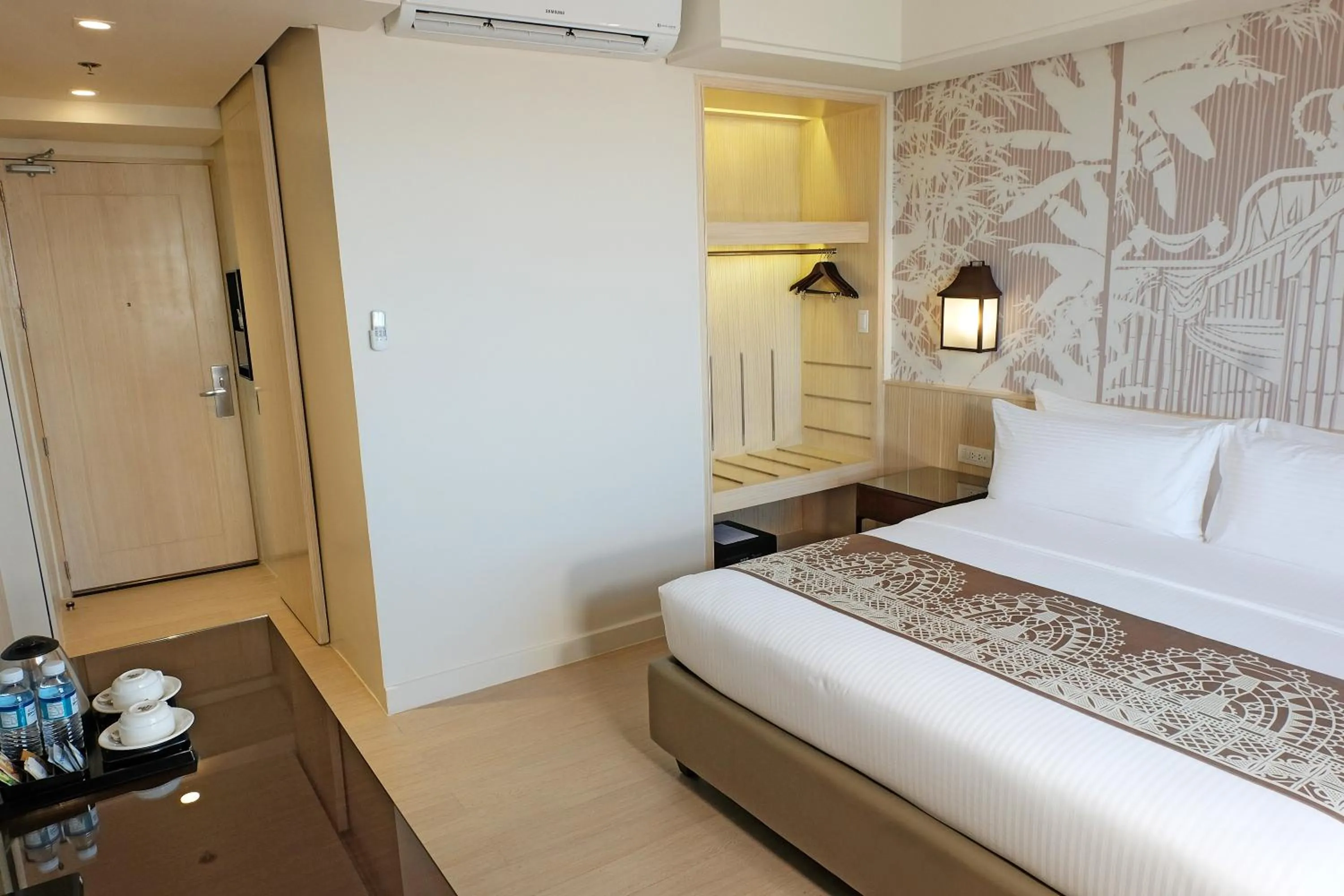 Bed in Mella Hotel Manila near NAIA Airport