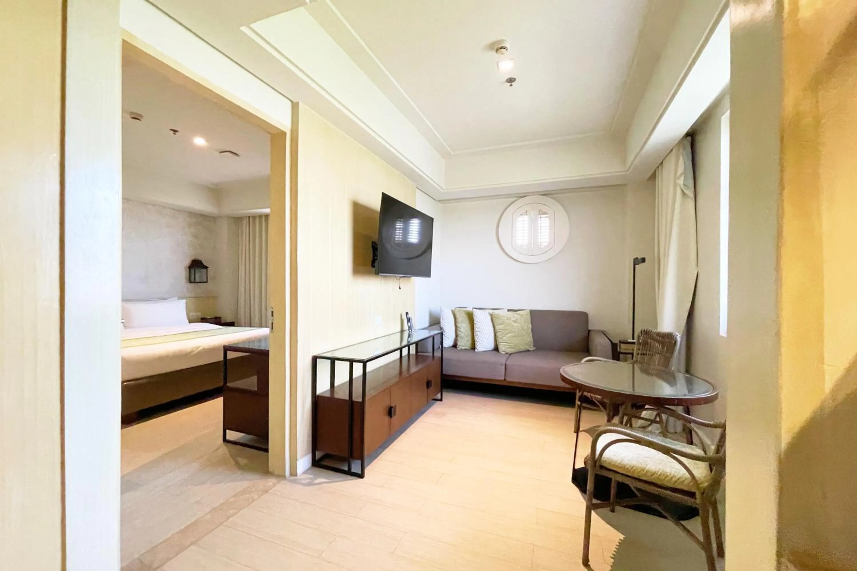 Bed in Mella Hotel Manila near NAIA Airport