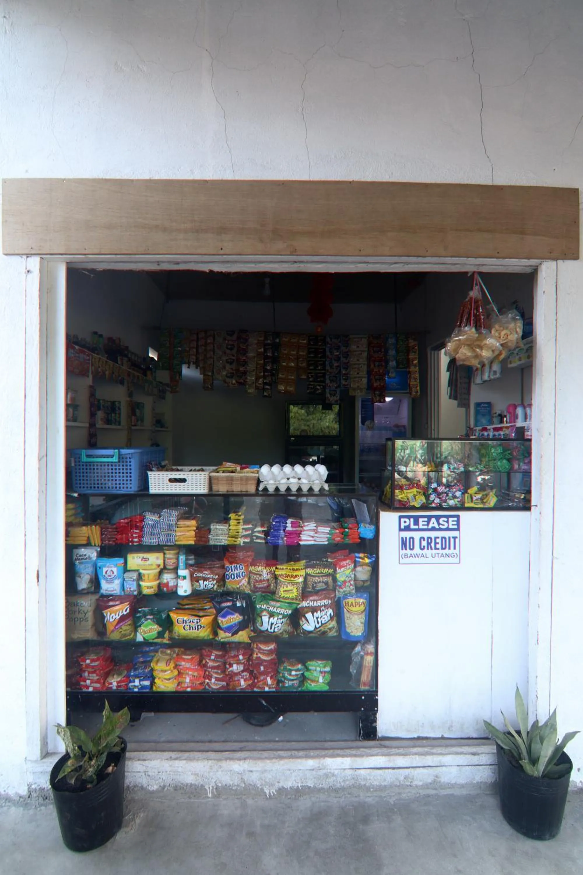 On-site shops in Aloha Hostel Siargao