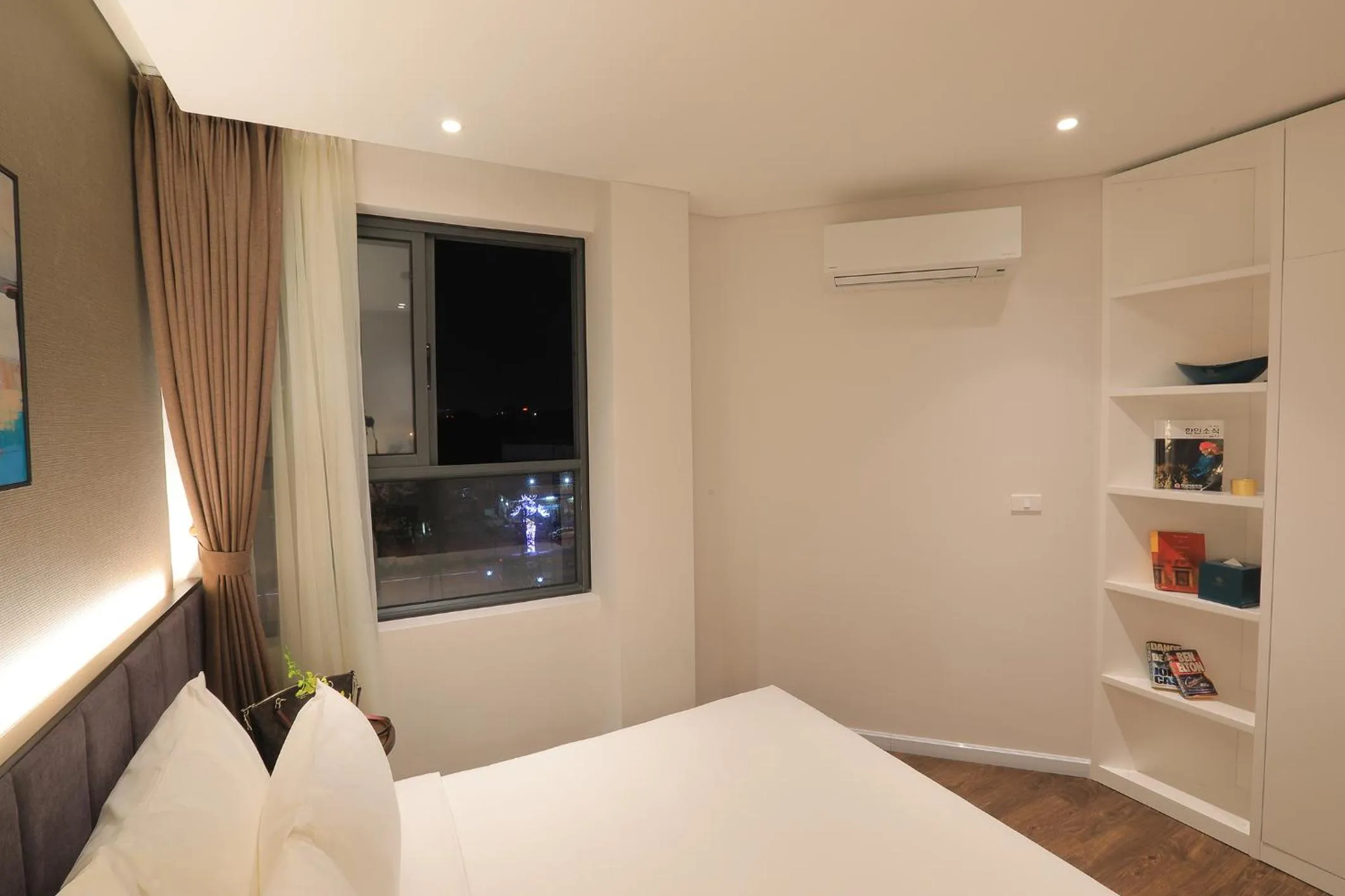 wardrobe, Bed in Mandala Hotel & Spa Bac Ninh