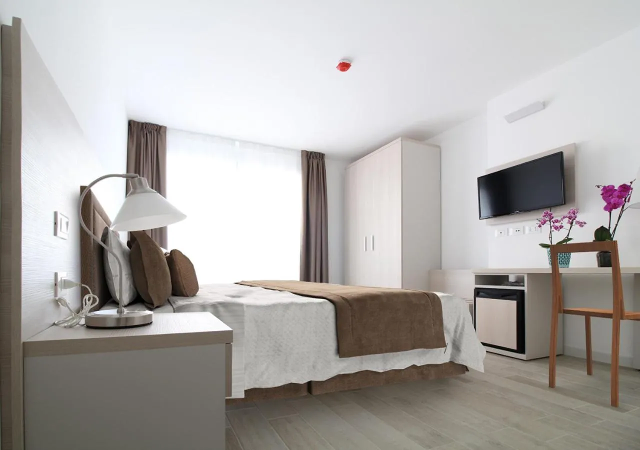 Photo of the whole room, Bed in Hotel Eldorado, Depandance & Apartments