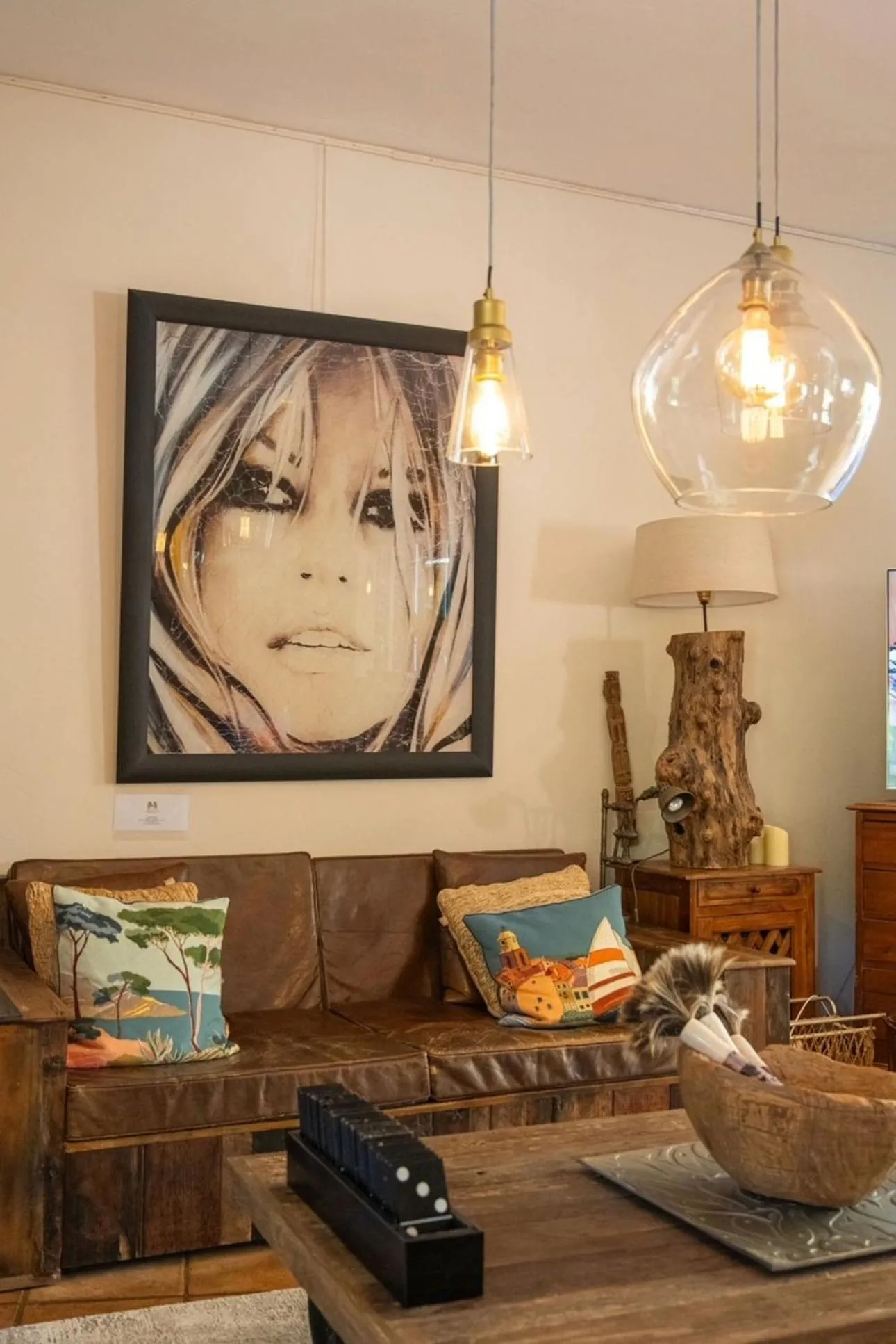 Communal lounge/ TV room in Hotel La Garbine