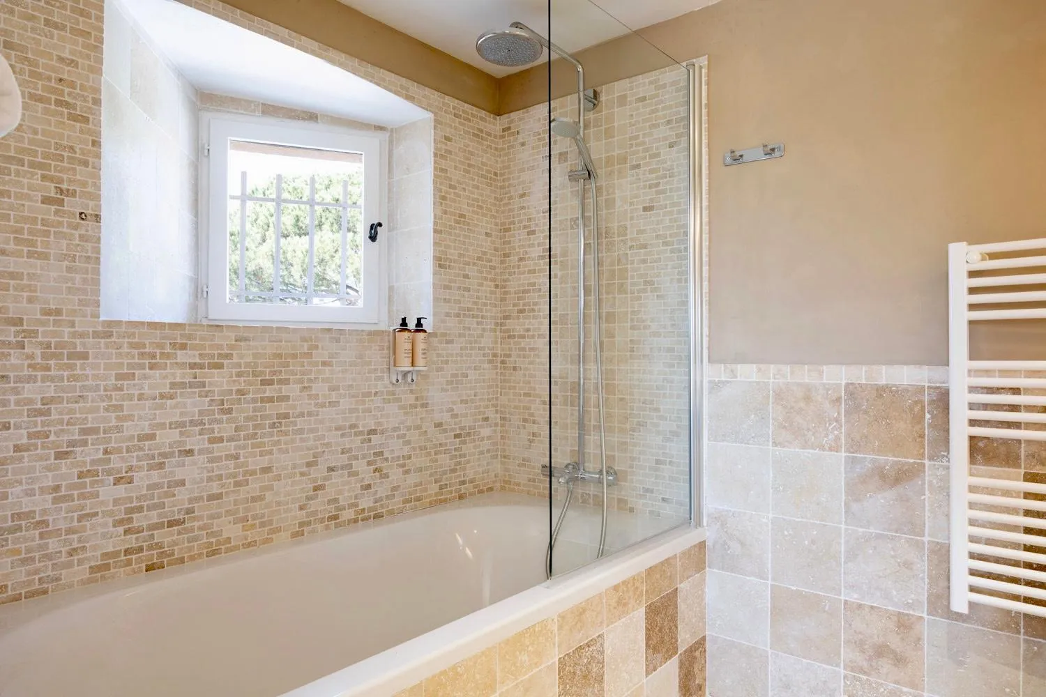 Shower in Hotel La Garbine