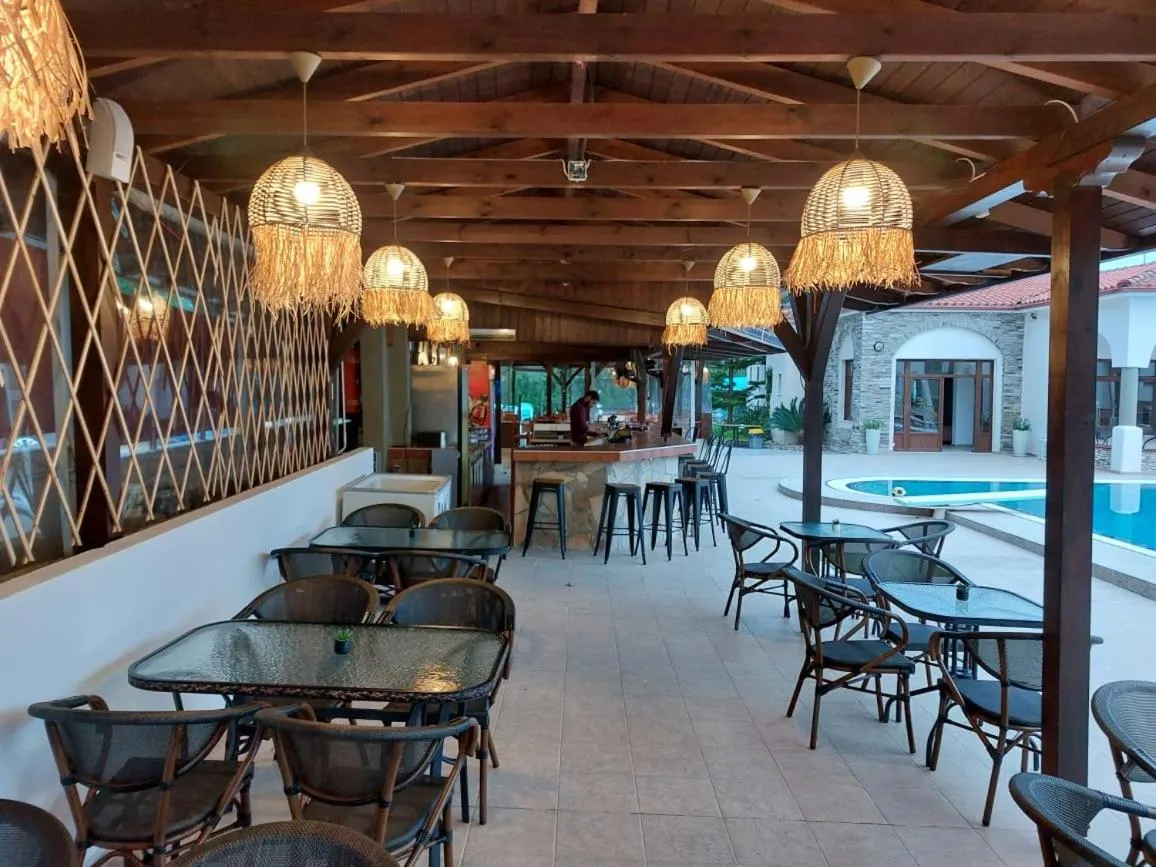 Restaurant/places to eat in Amari Hotel