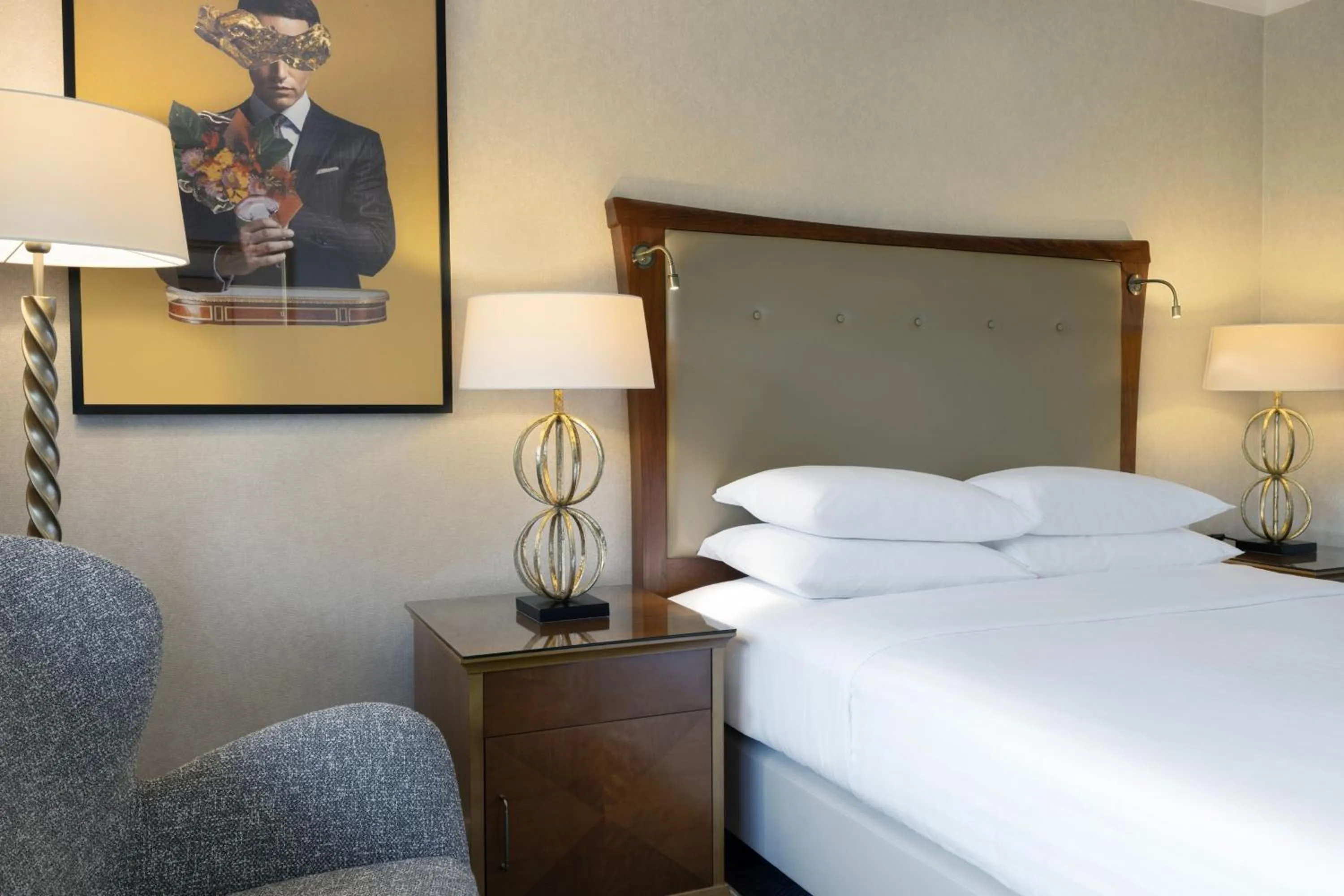 Photo of the whole room, Bed in Delta Hotels by Marriott Swindon