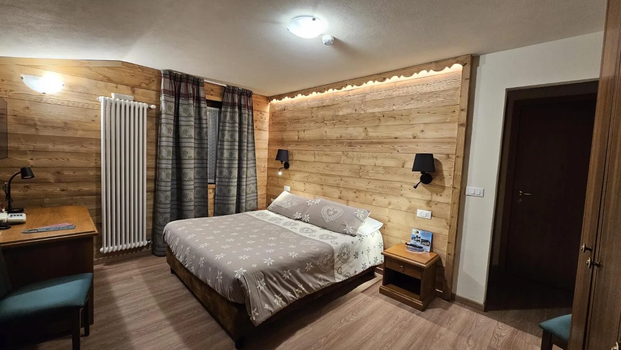 Bed in Hotel Edelweiss