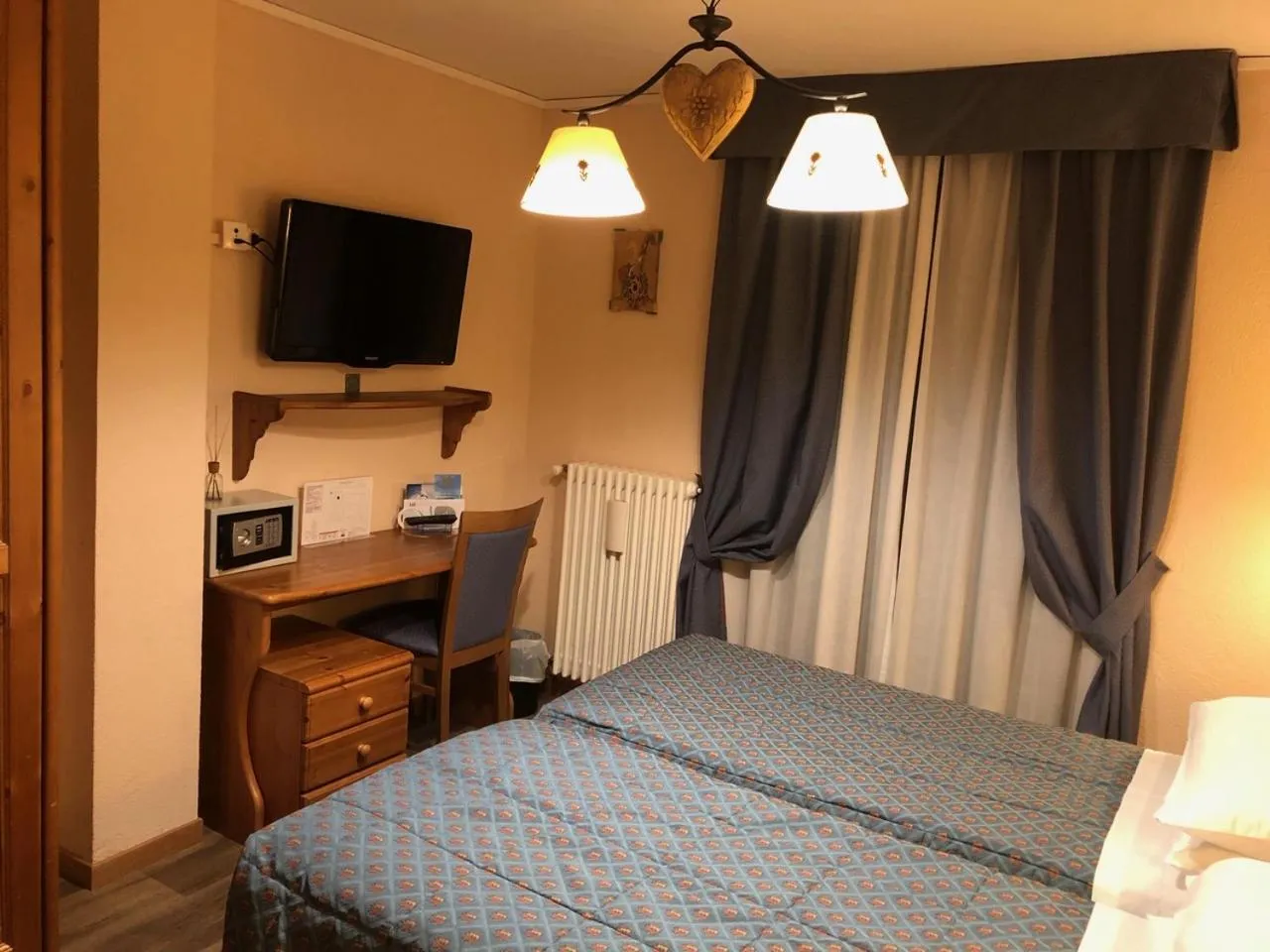 Bed in Hotel Edelweiss