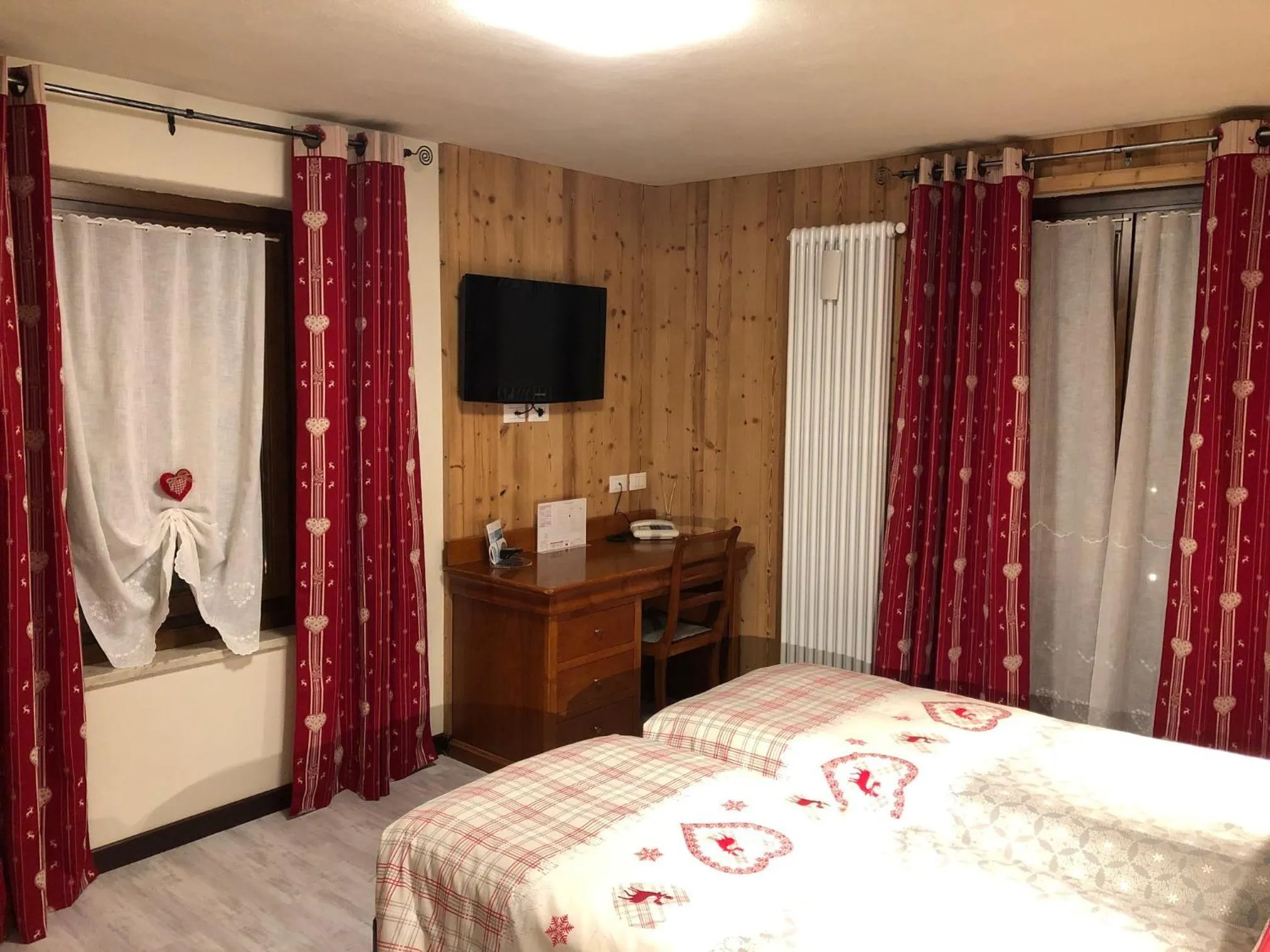 Bed in Hotel Edelweiss