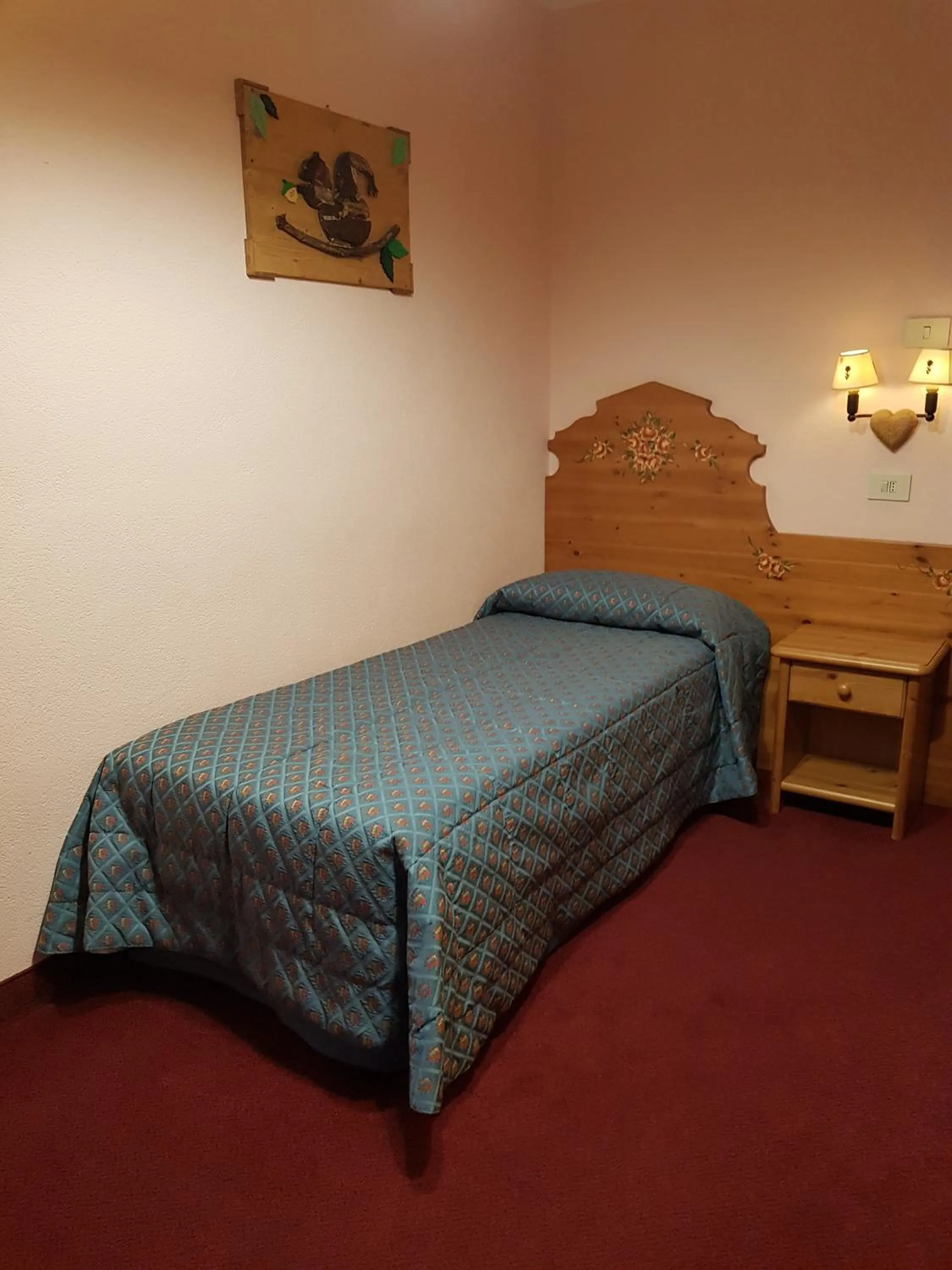 Bed in Hotel Edelweiss