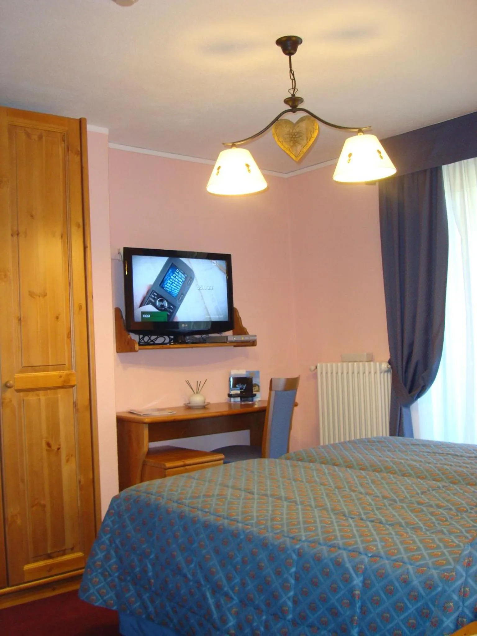 Bed in Hotel Edelweiss