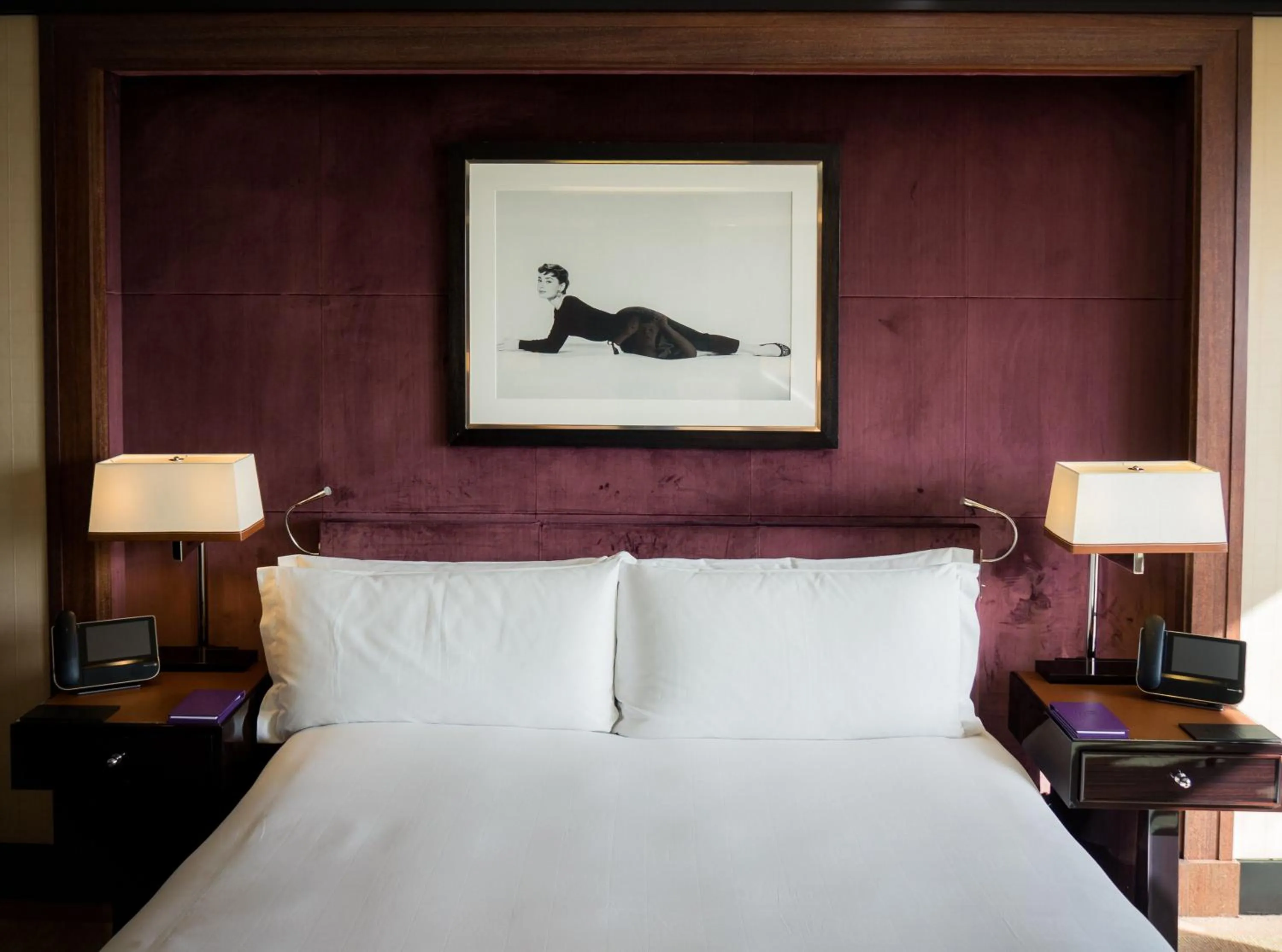 Bed in 45 Park Lane - Dorchester Collection