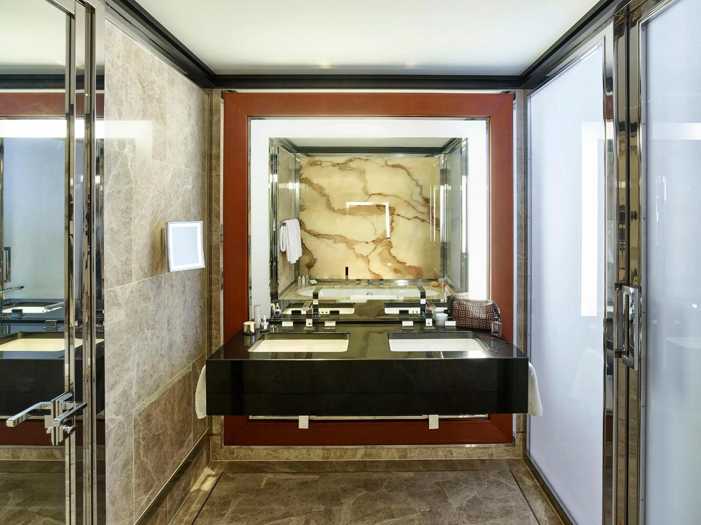 Bathroom in 45 Park Lane - Dorchester Collection