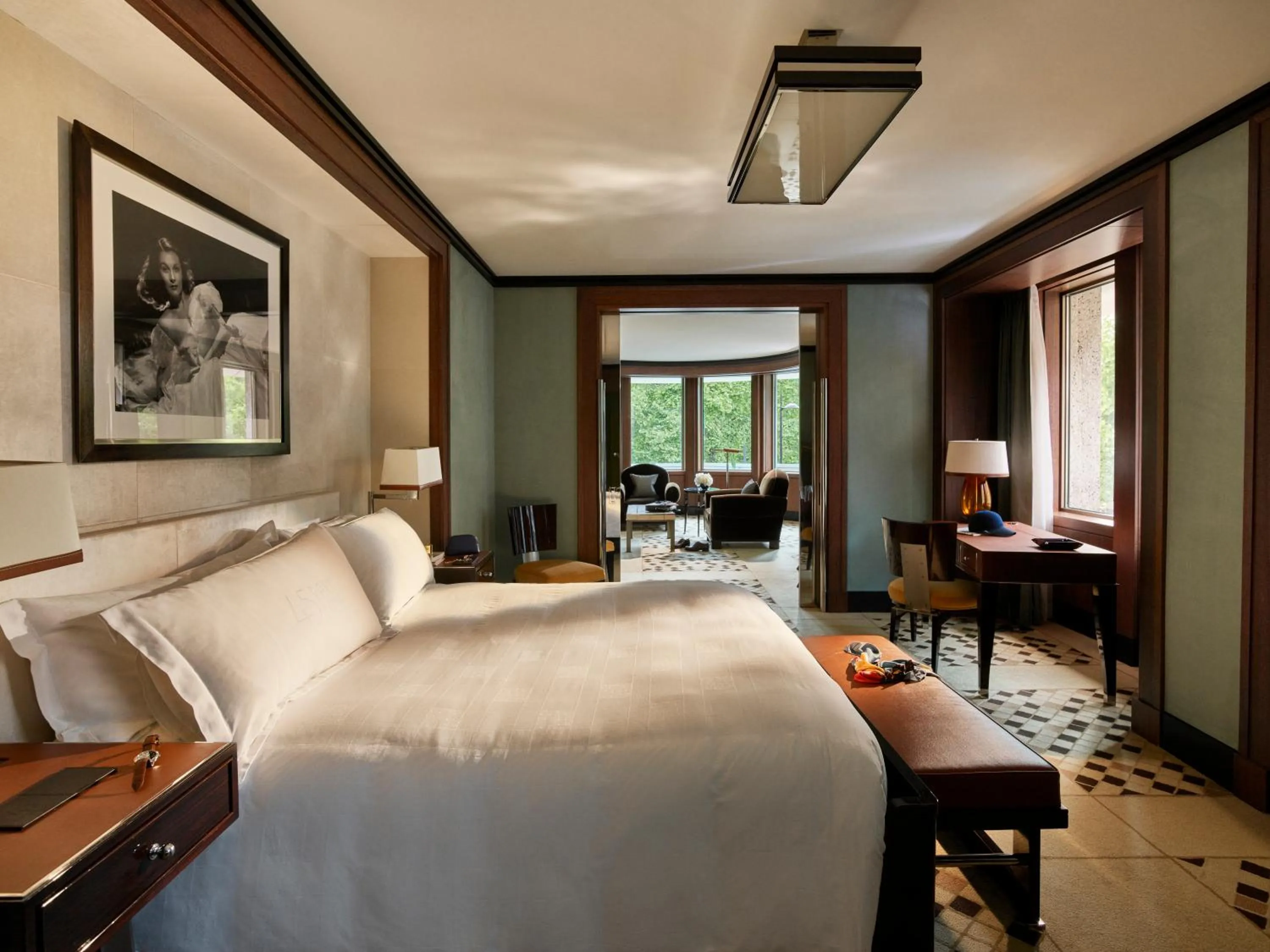 Bedroom, Bed in 45 Park Lane - Dorchester Collection
