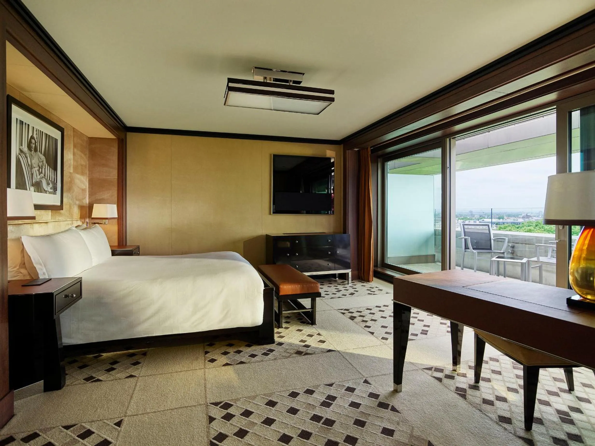 Bed in 45 Park Lane - Dorchester Collection