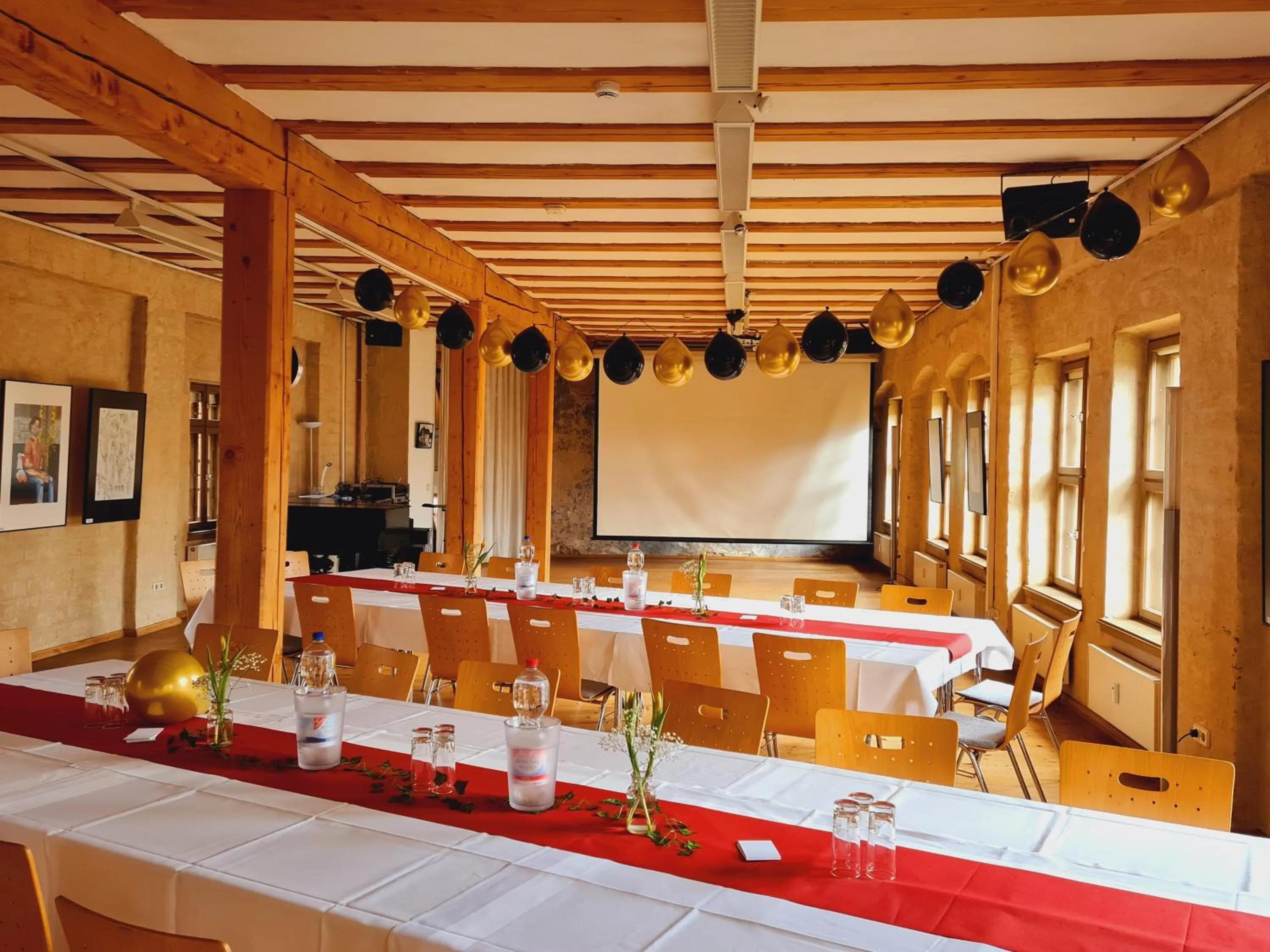 Evening entertainment in Hotel Cranach-Herberge City Centre