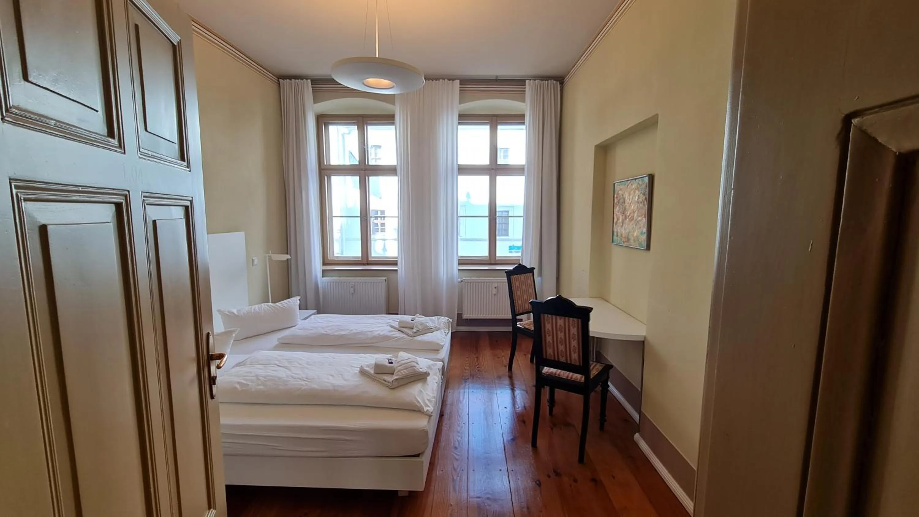 Staff, Bed in Hotel Cranach-Herberge City Centre