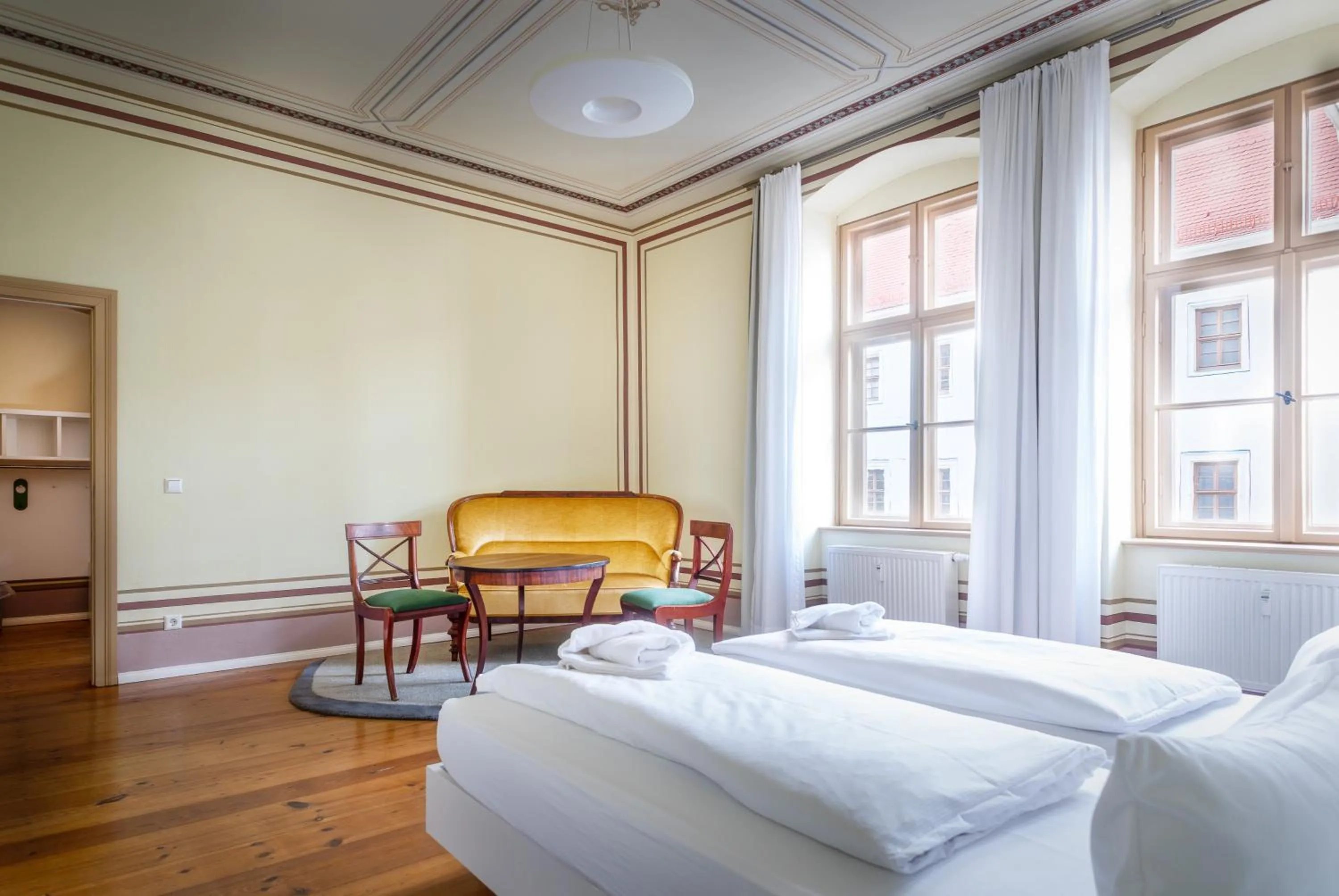 Photo of the whole room, Bed in Hotel Cranach-Herberge City Centre