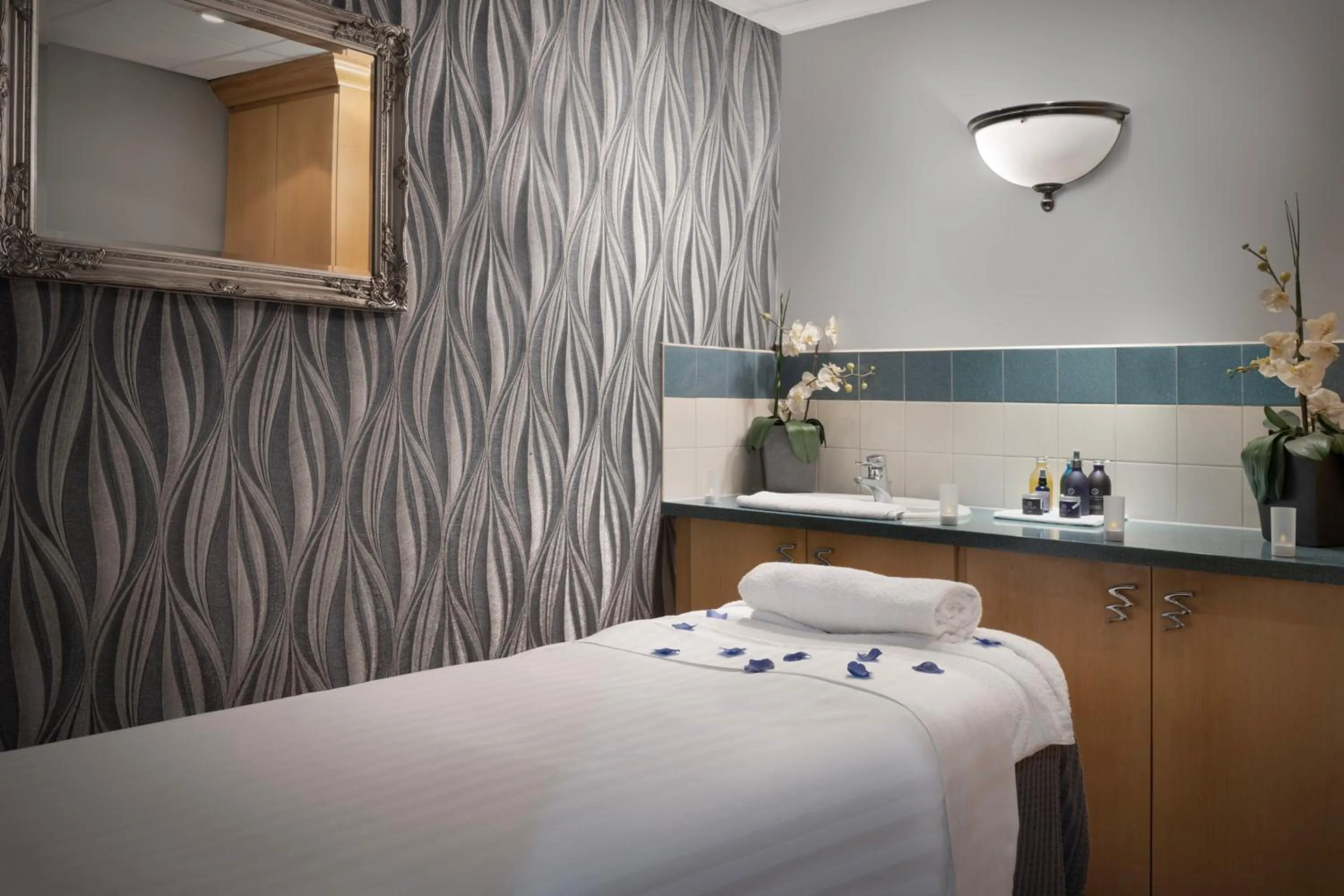 Spa and wellness centre/facilities, Bed in Delta Hotels by Marriott Tudor Park Country Club