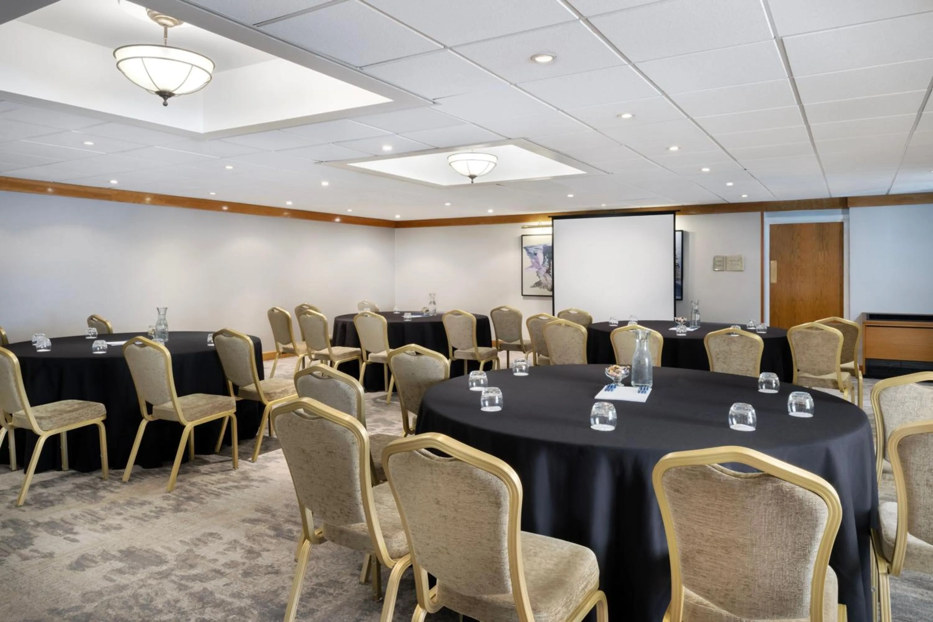 Meeting/conference room in Delta Hotels by Marriott Tudor Park Country Club