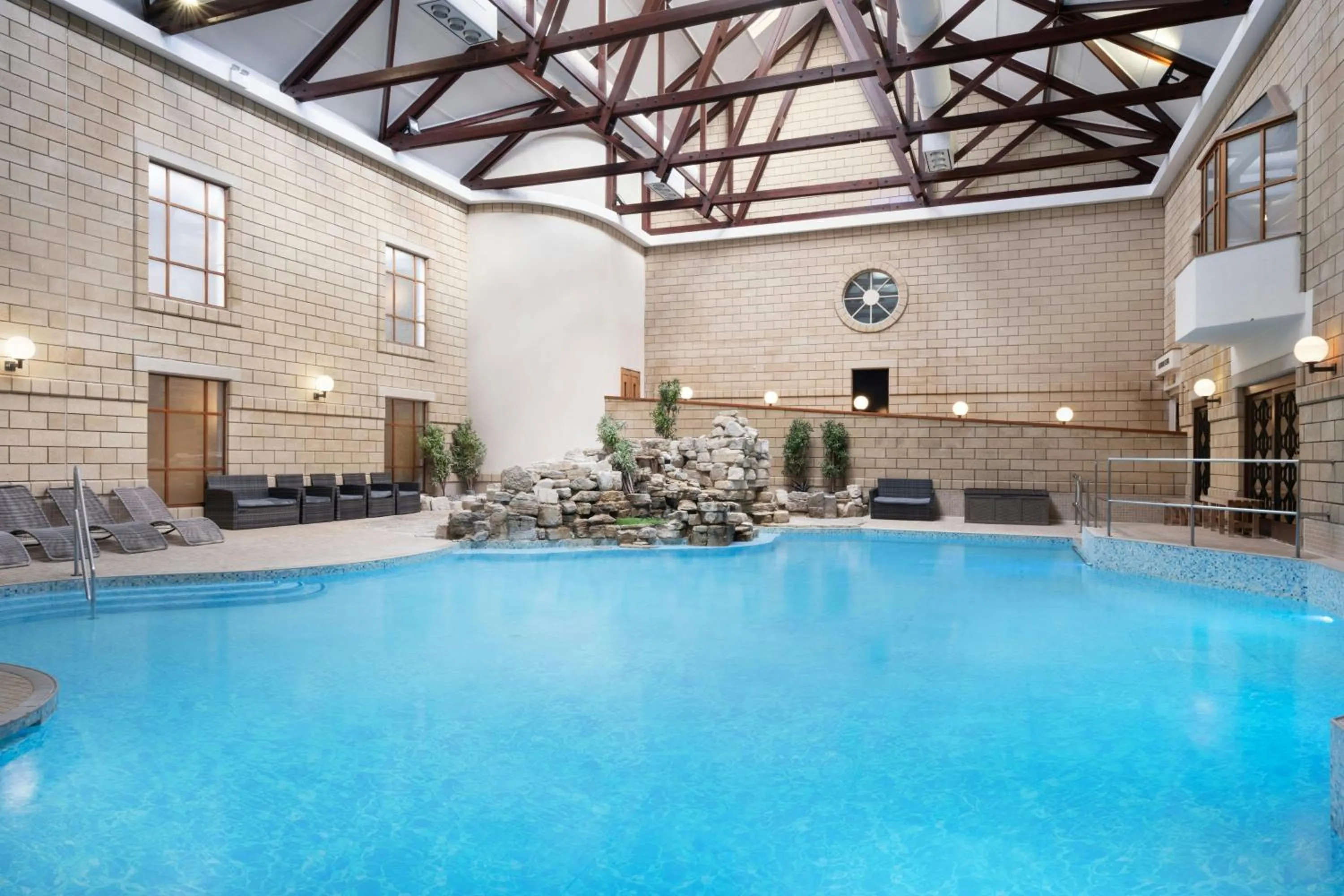 Swimming pool in Delta Hotels by Marriott Tudor Park Country Club