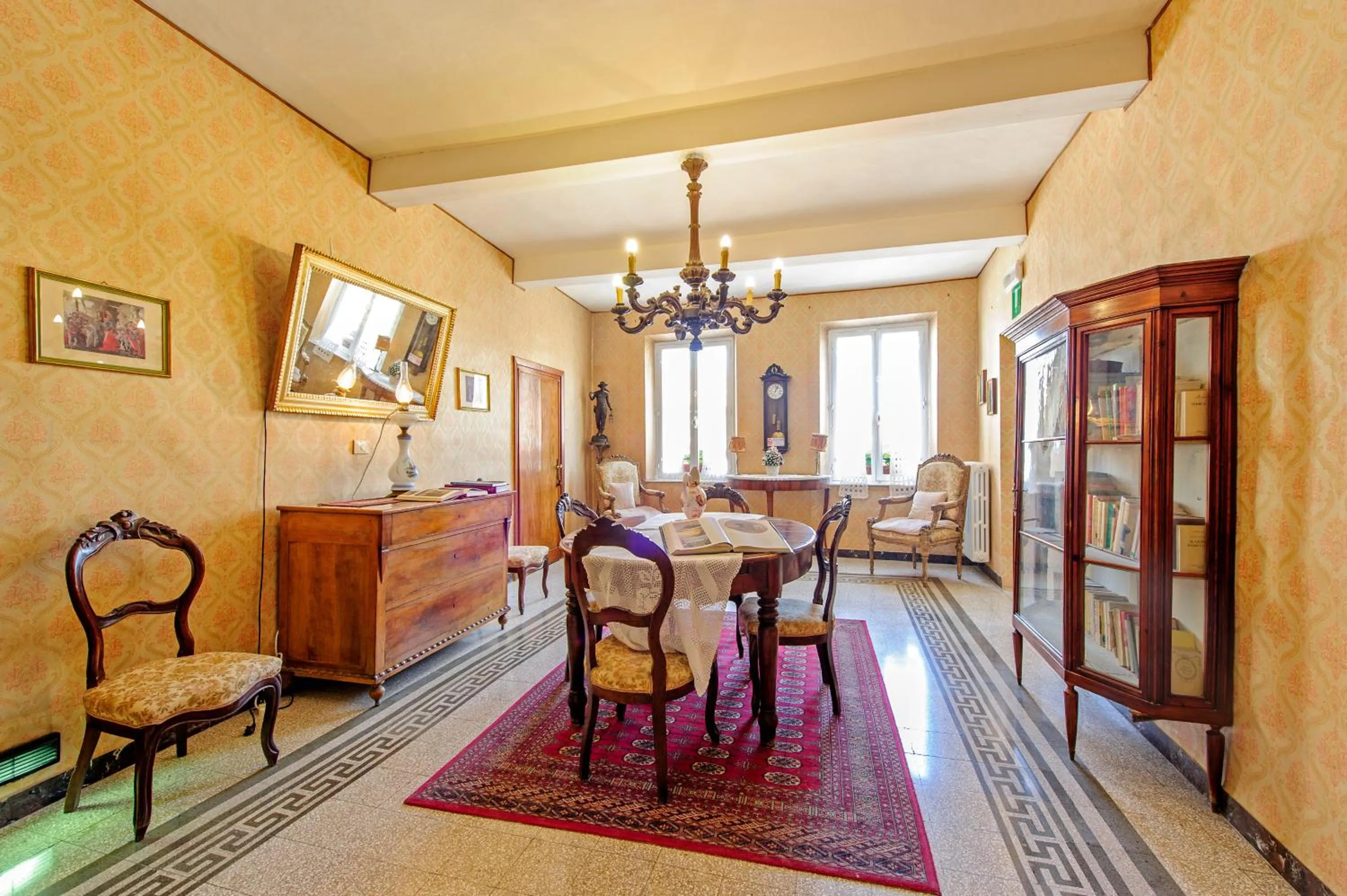 Communal lounge/ TV room in Albergo Il Marzocco - Hotel dal 1860