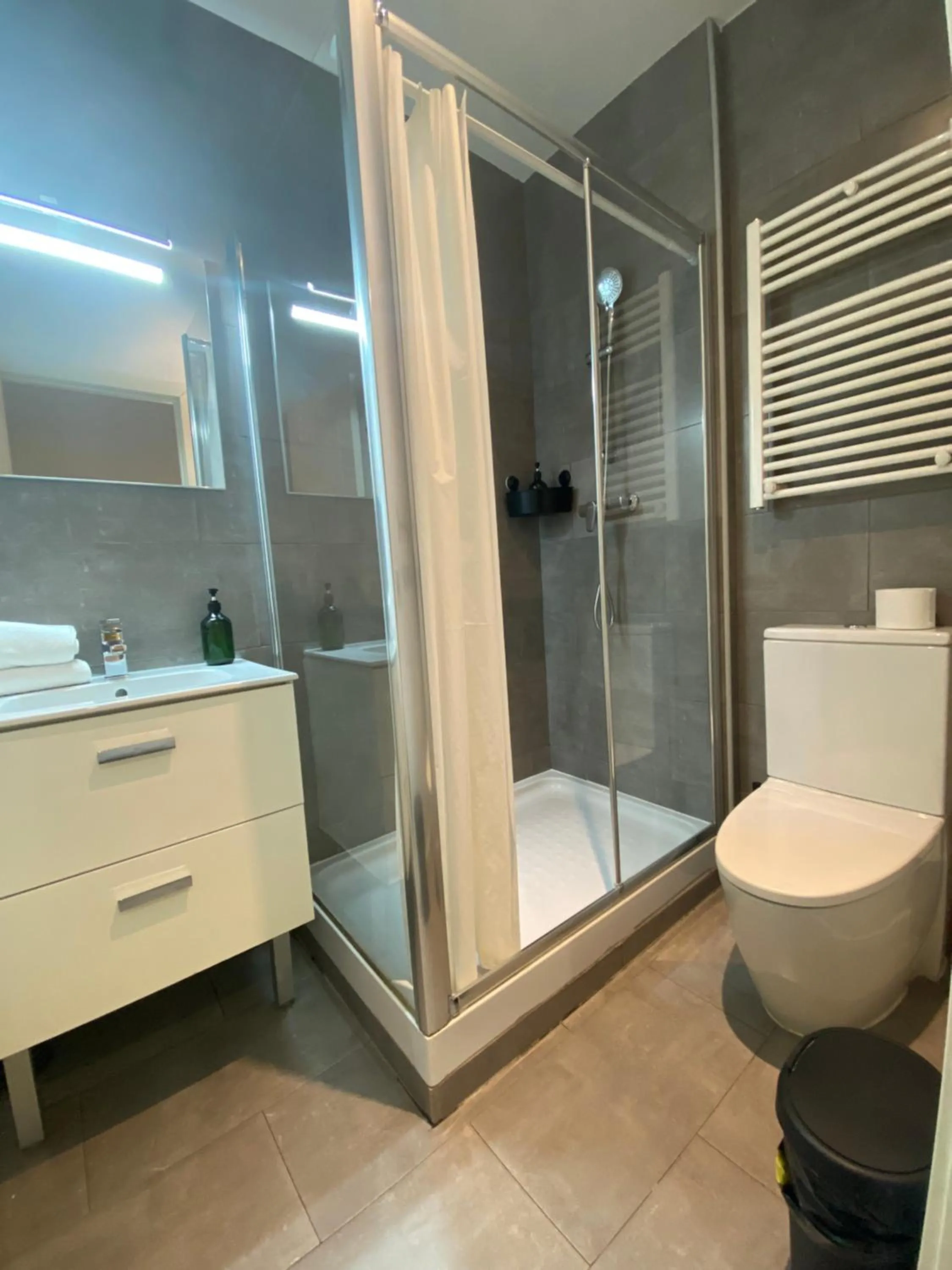 Shower in CH Six Rooms