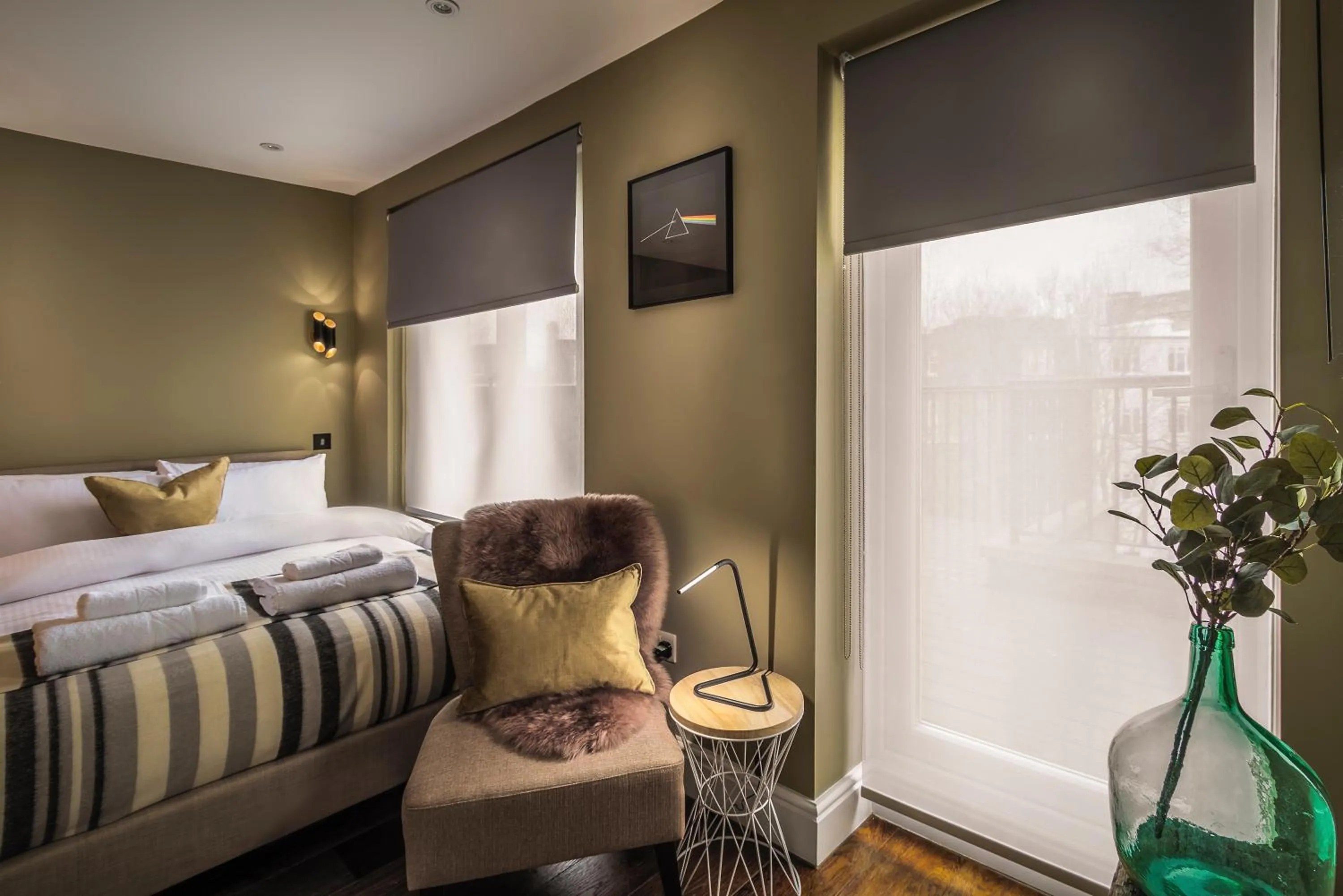 Bed in The Knaresborough by Nestor