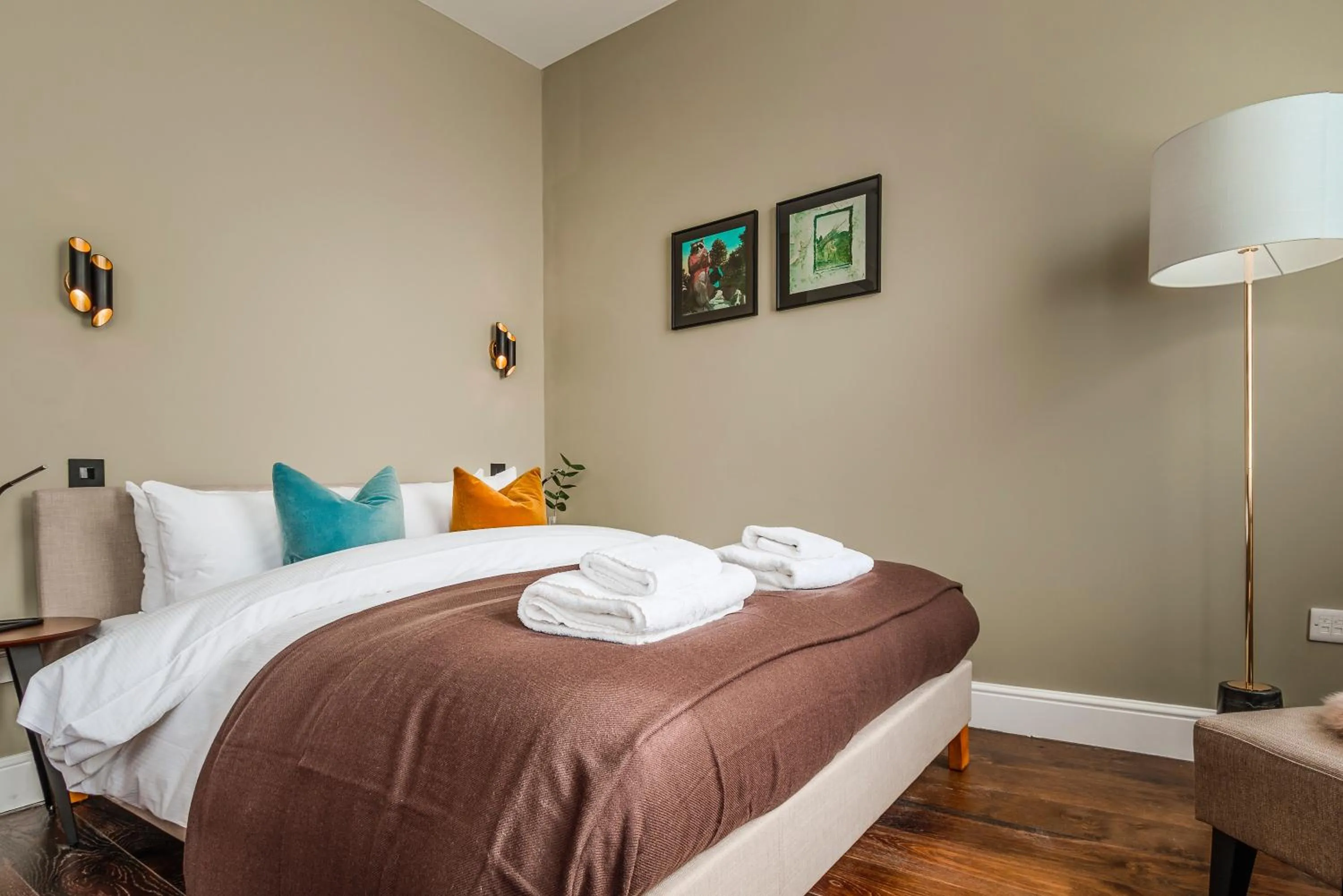 Bed in The Knaresborough by Nestor