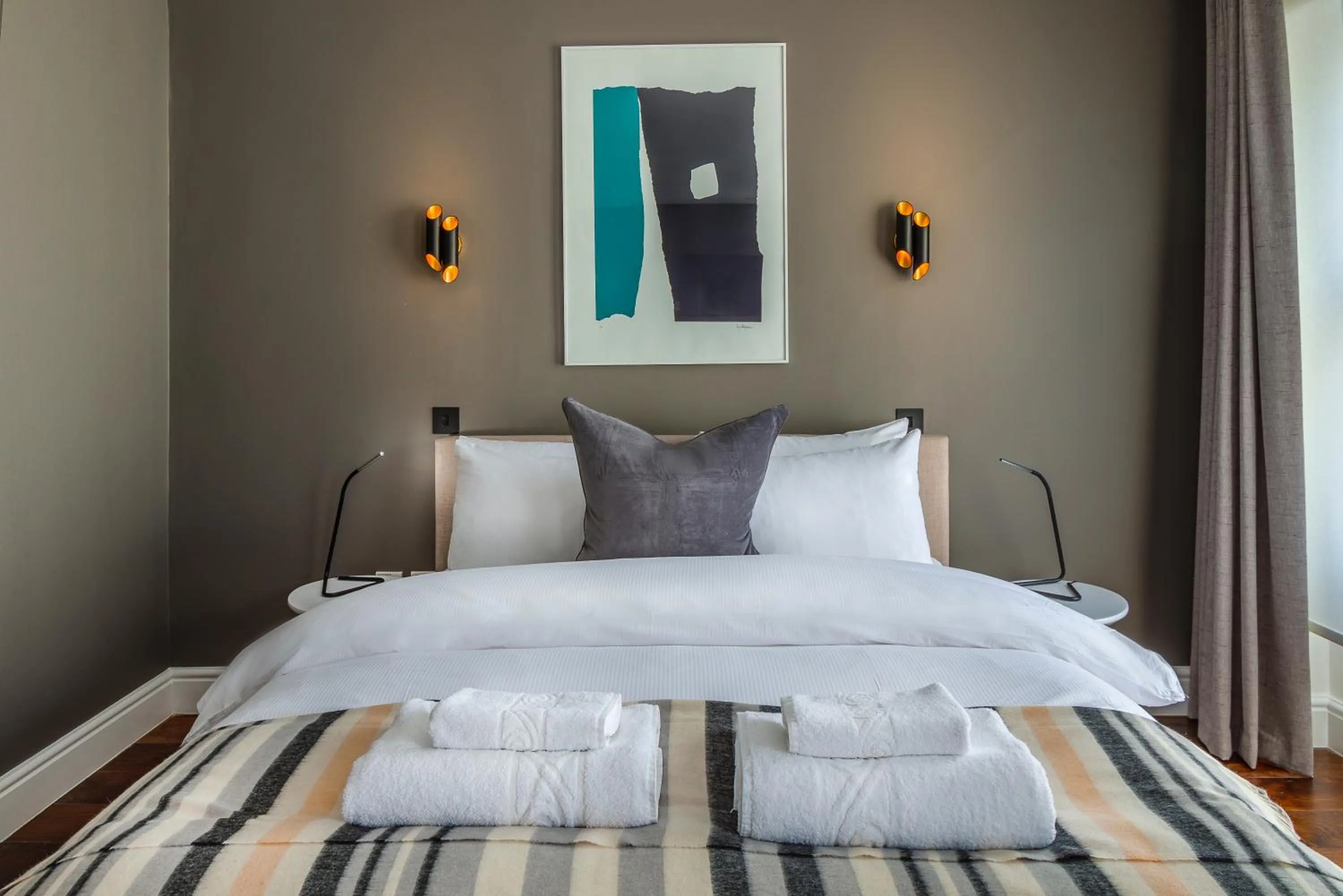 Bed in The Knaresborough by Nestor