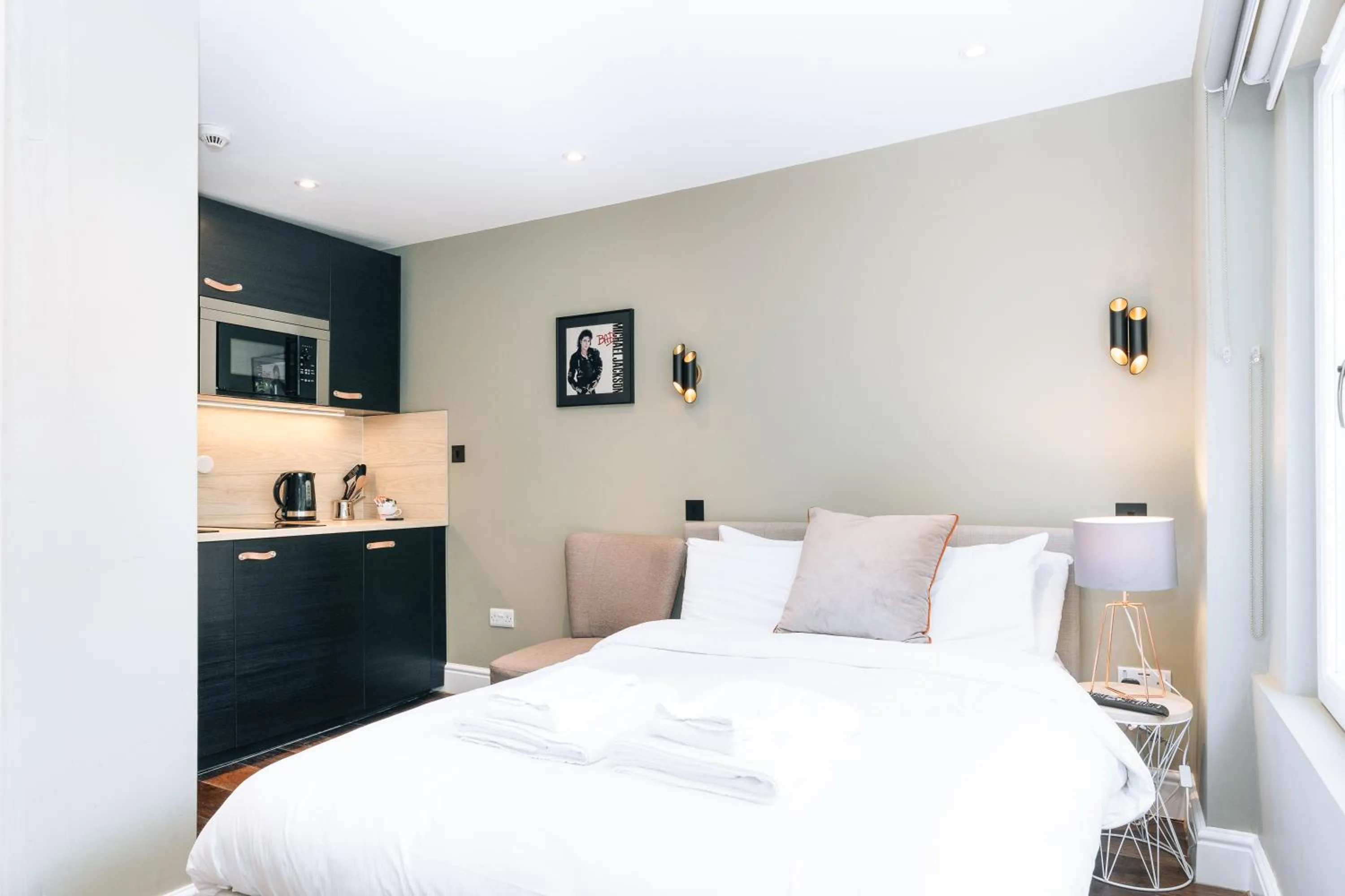 Bed in The Knaresborough by Nestor