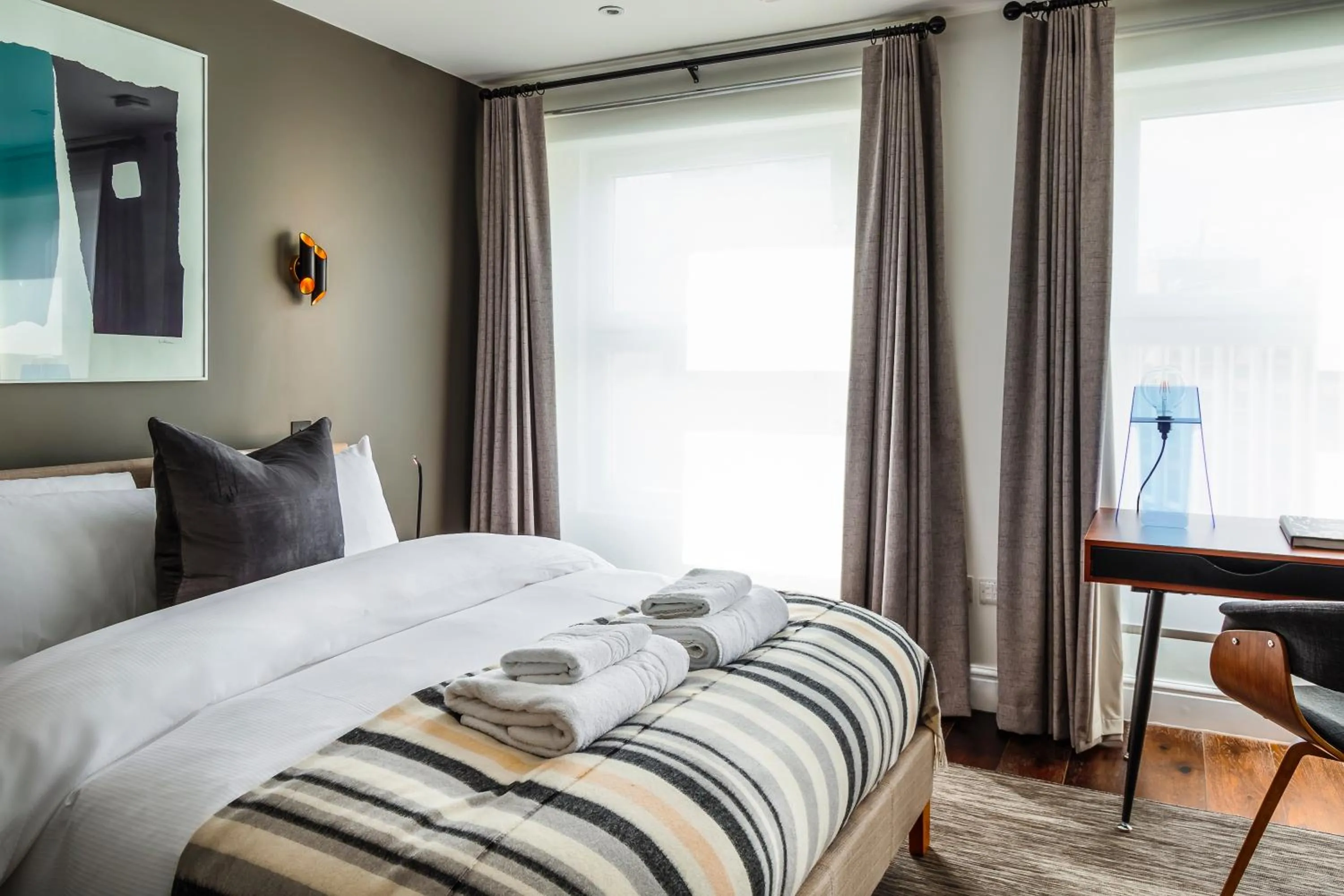 Bed in The Knaresborough by Nestor