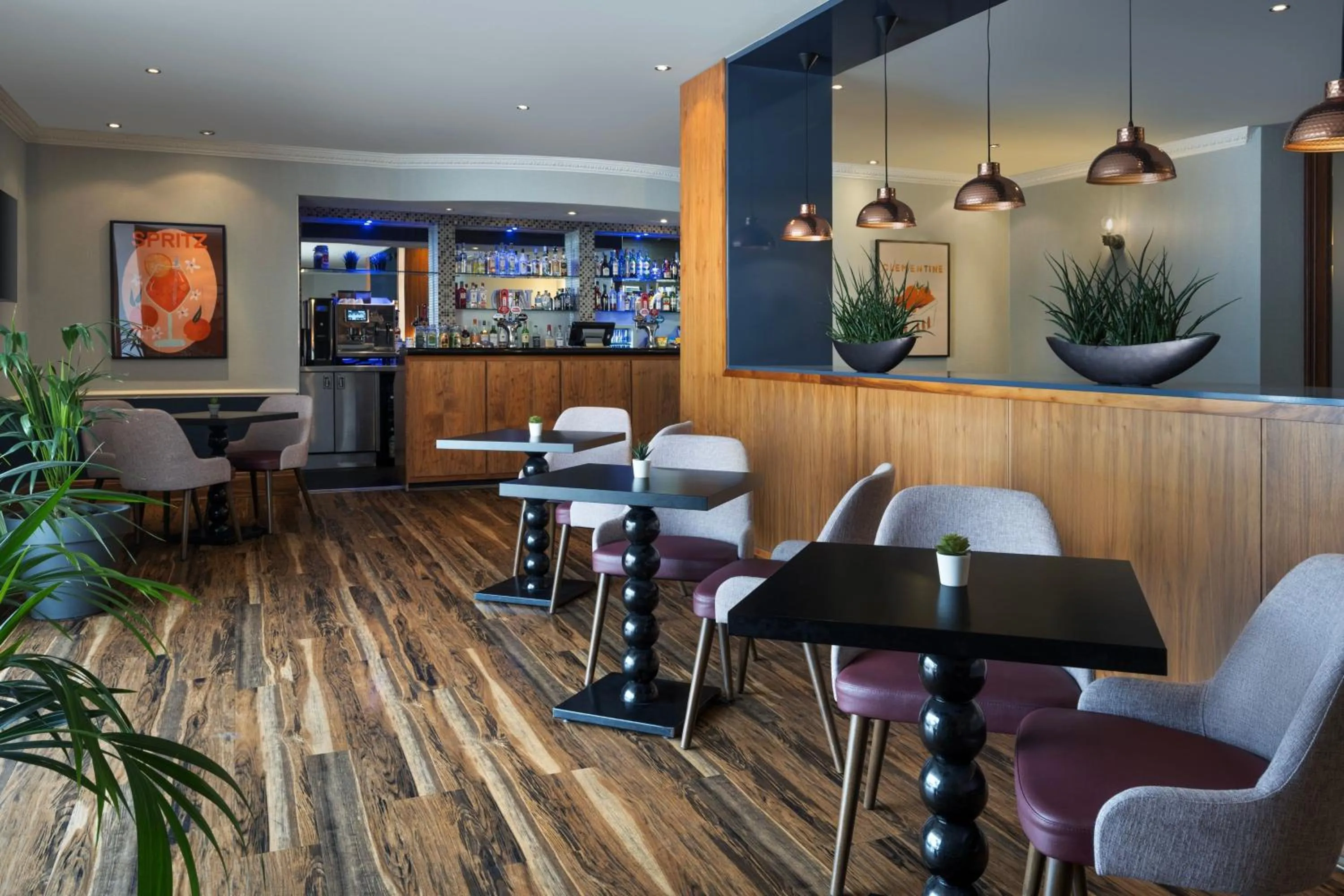 Lounge or bar in Delta Hotels by Marriott Peterborough