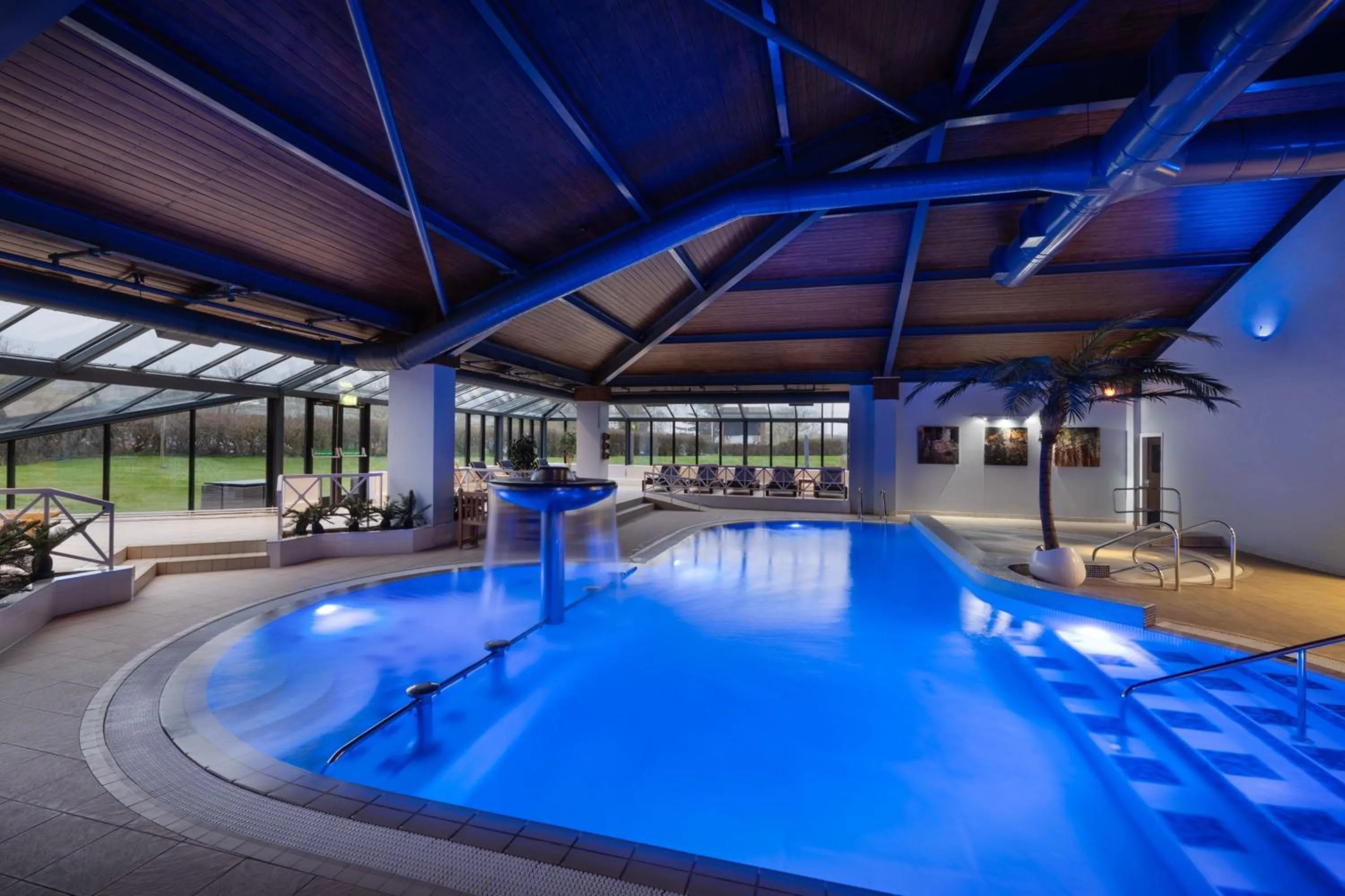 Swimming pool in Delta Hotels by Marriott Peterborough