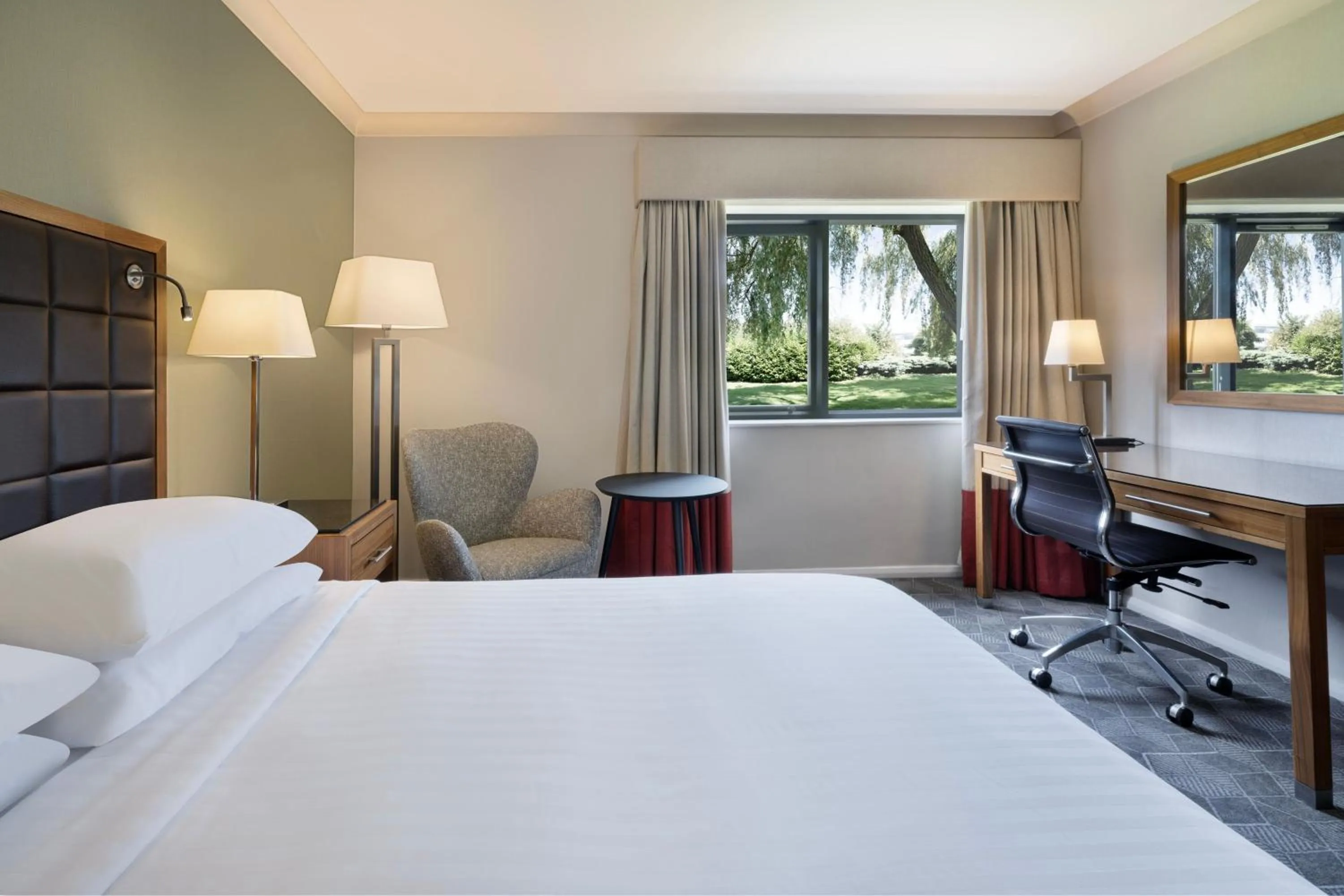 Bedroom, Bed in Delta Hotels by Marriott Peterborough