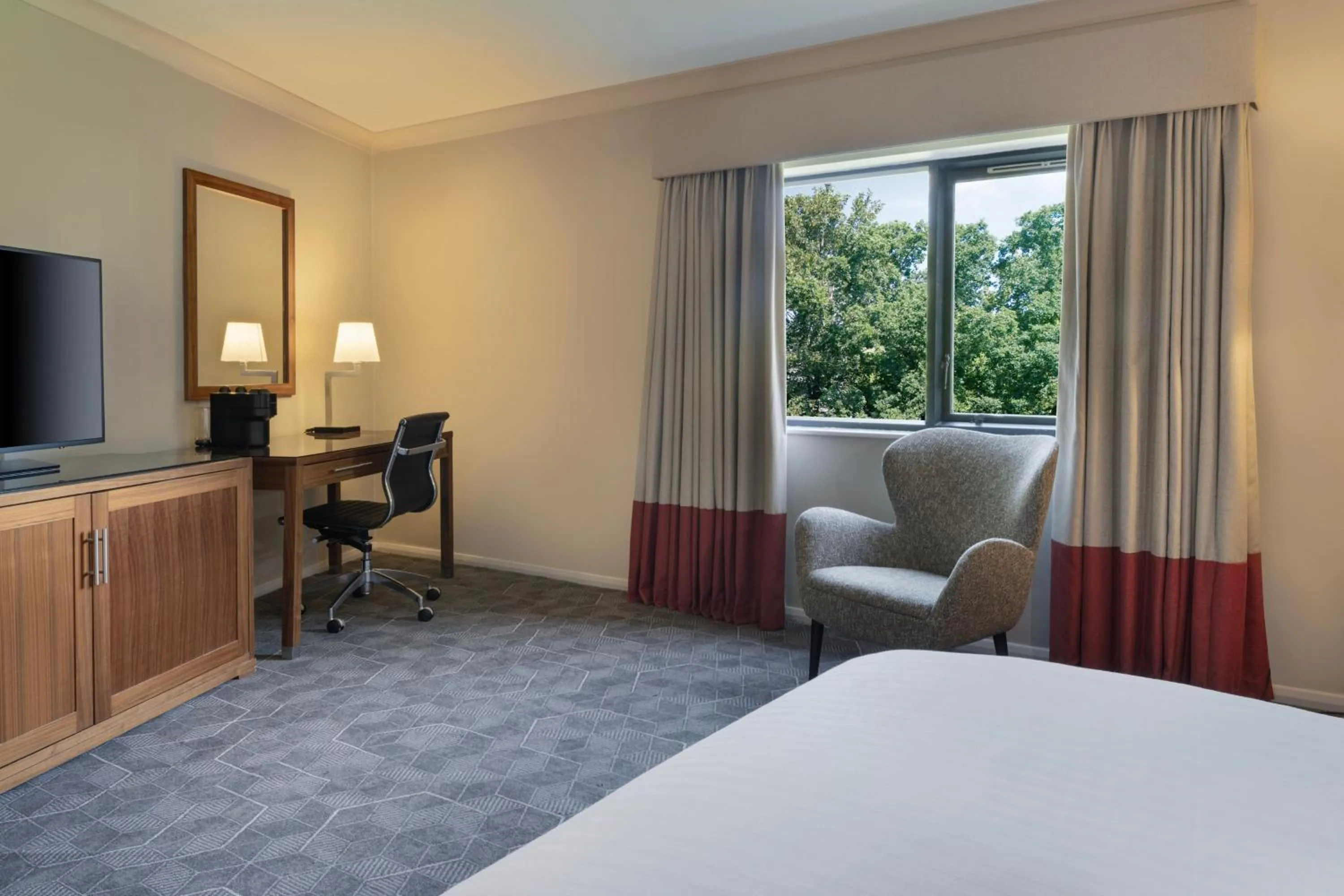 Photo of the whole room, Bed in Delta Hotels by Marriott Peterborough