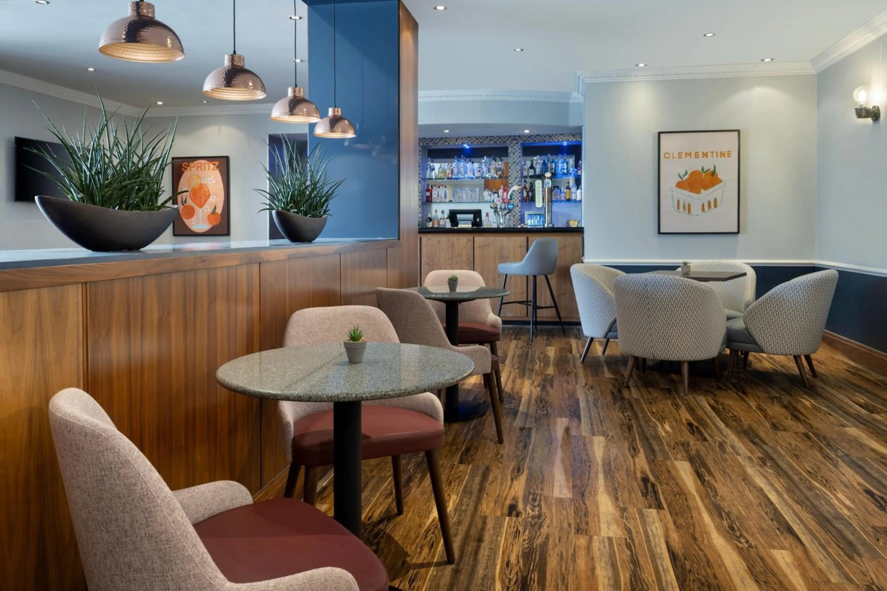 Lounge or bar in Delta Hotels by Marriott Peterborough