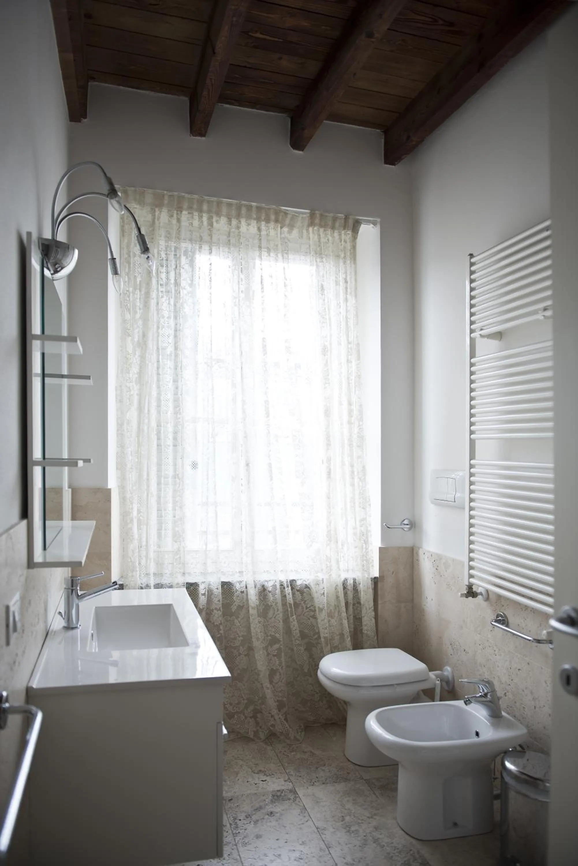 Bathroom in La Maison del Capestrano