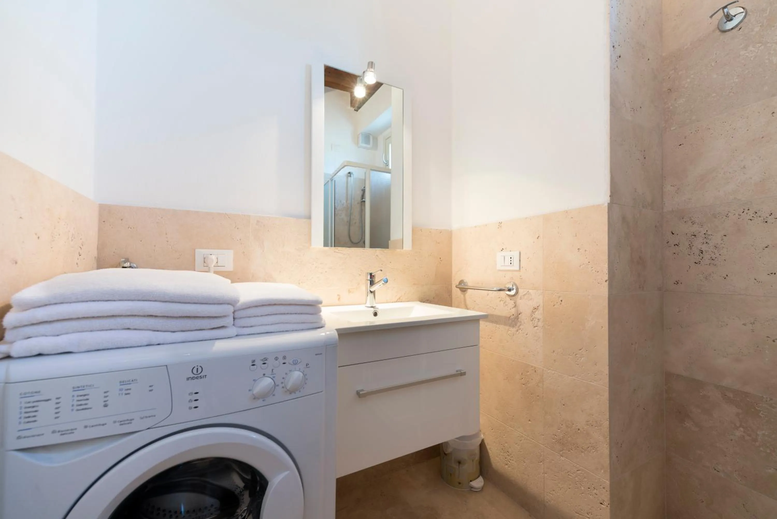 Bathroom in La Maison del Capestrano