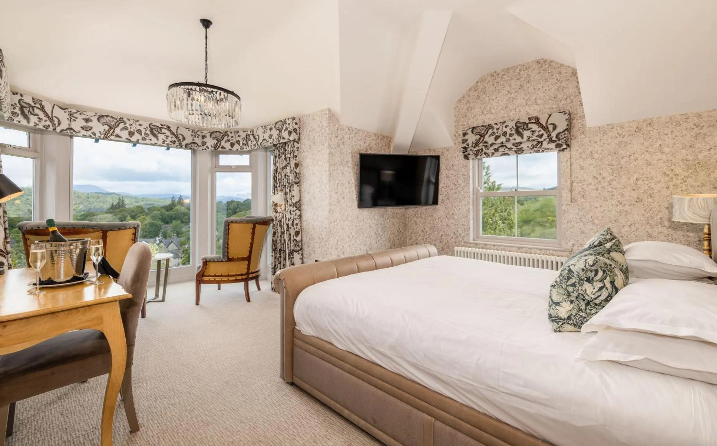 View (from property/room), Bed in Windermere Hillthwaite Hotel