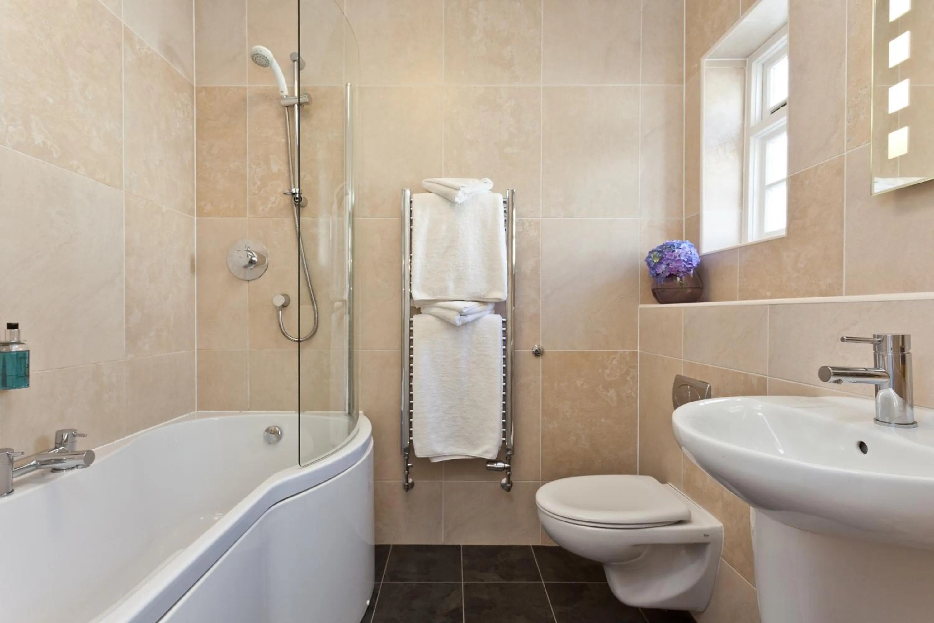 Bathroom in Windermere Hillthwaite Hotel