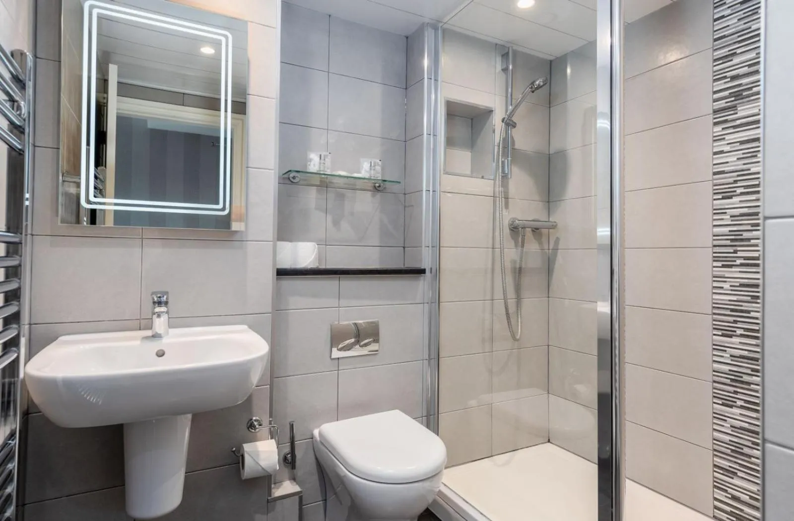 Shower in Windermere Hillthwaite Hotel