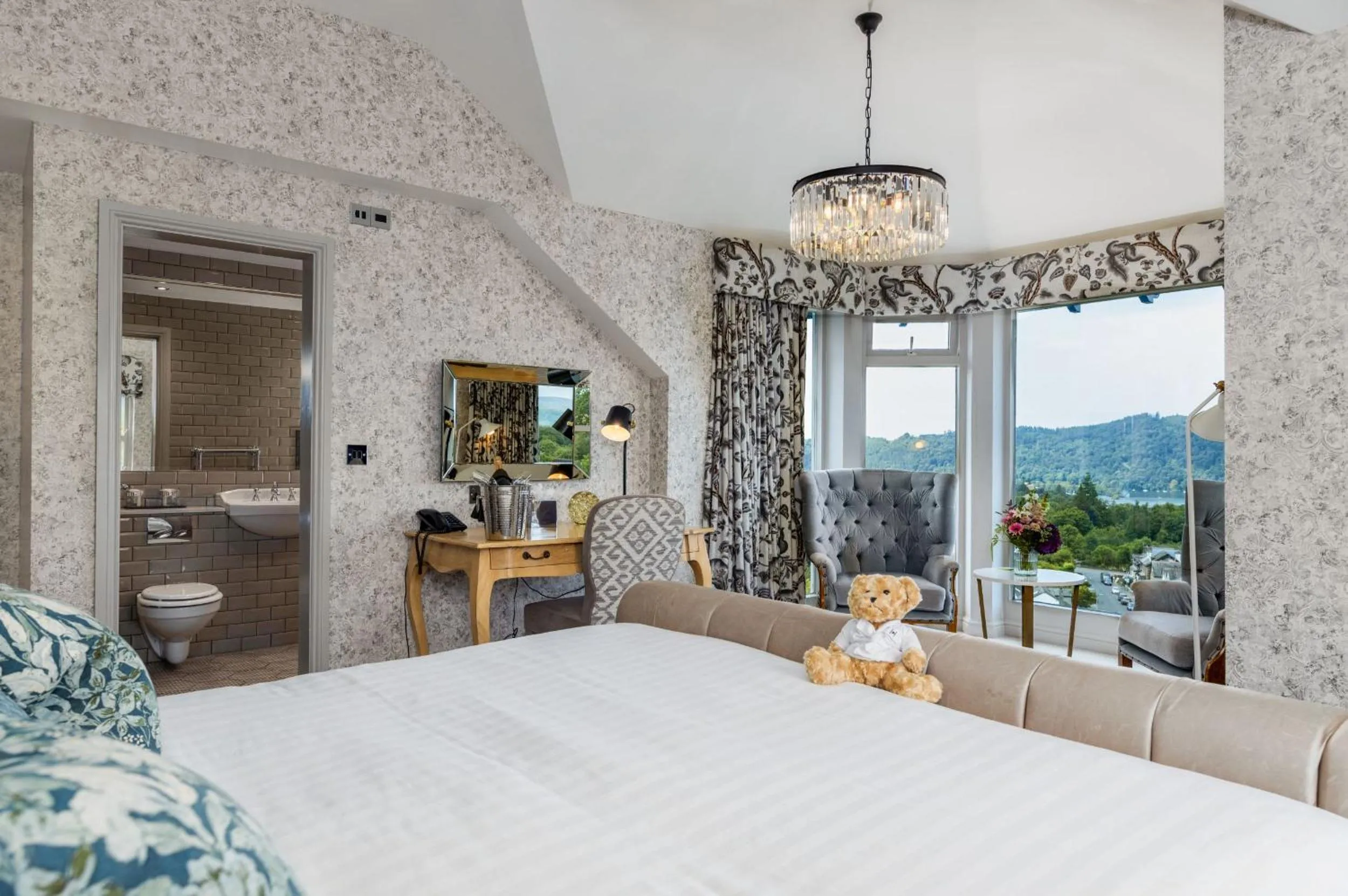 View (from property/room), Bed in Windermere Hillthwaite Hotel