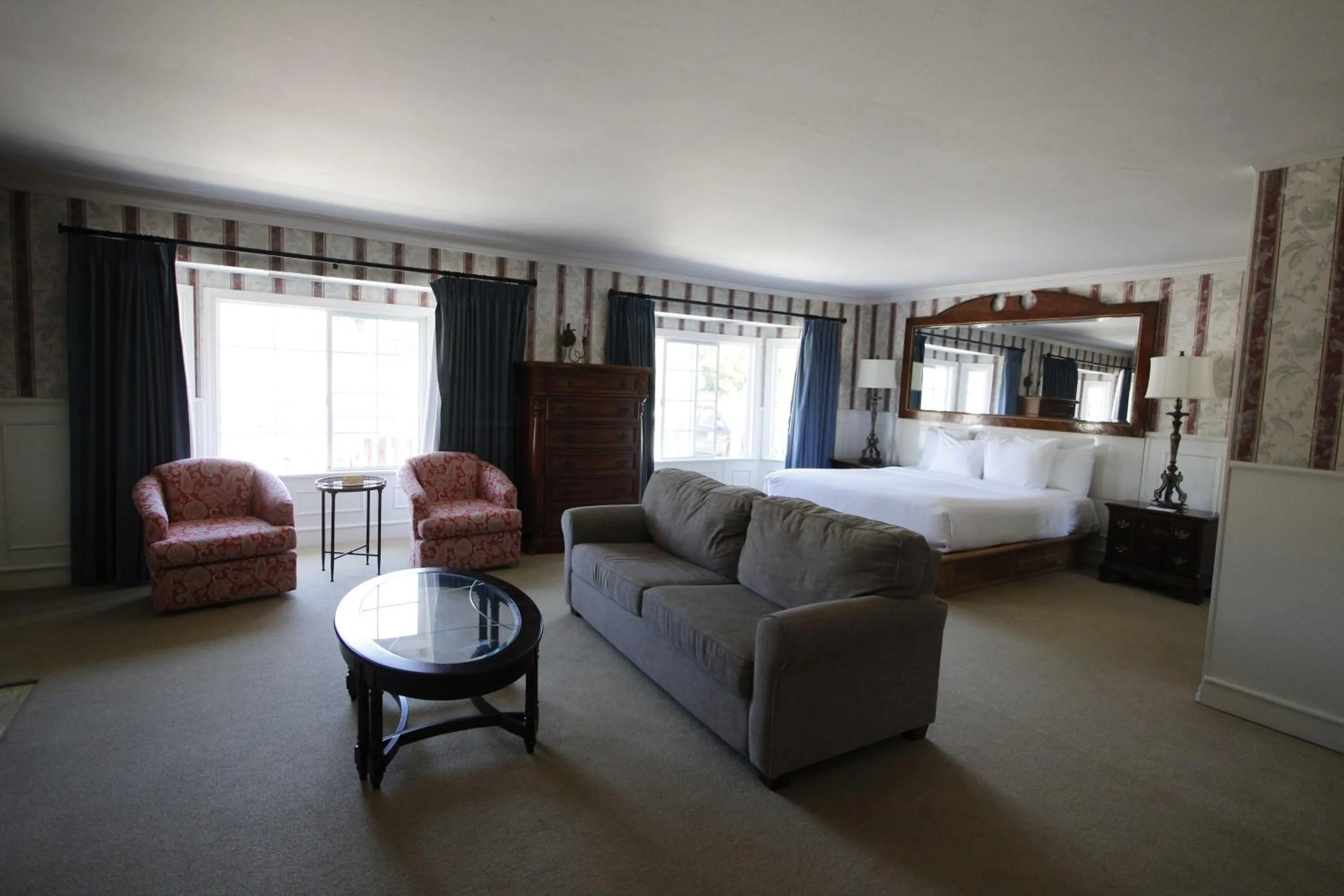 Seating area, Bed in The Rigdon House