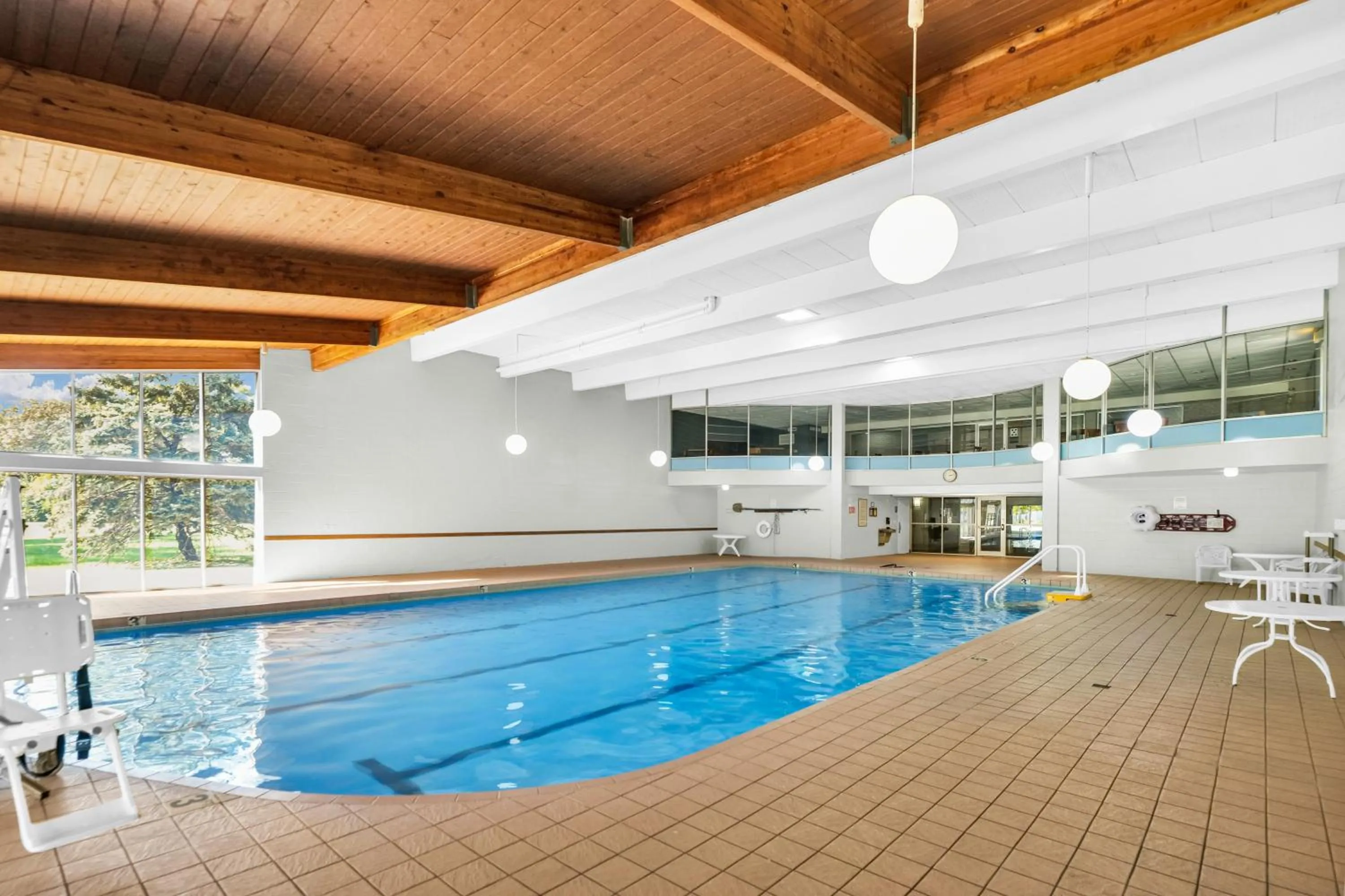 Swimming pool in Eastlake Suites Hotel & Conference Center By OYO Urbana