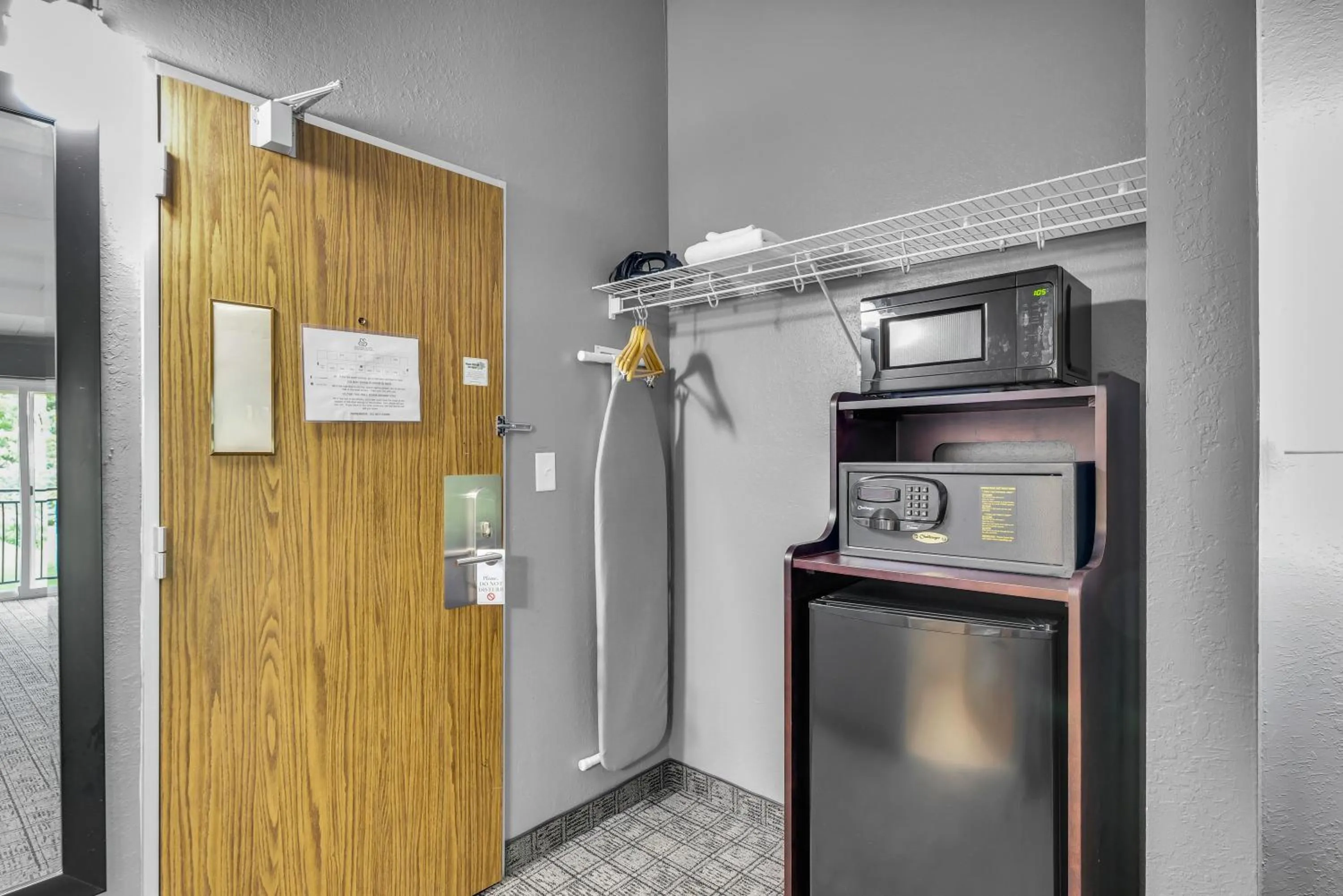 Area and facilities in Eastlake Suites Hotel & Conference Center By OYO Urbana