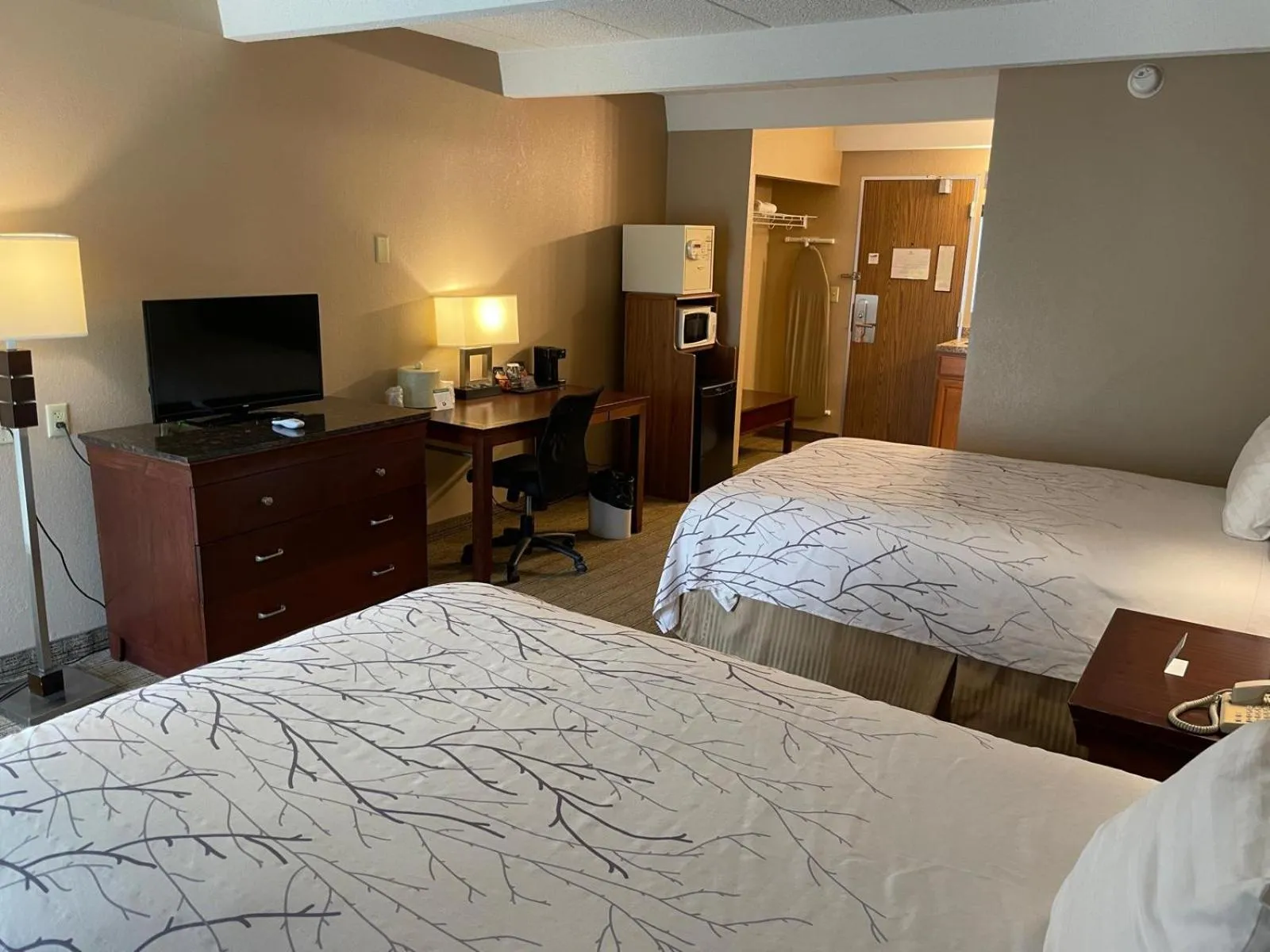 Bedroom, Bed in Eastlake Suites Hotel & Conference Center By OYO Urbana