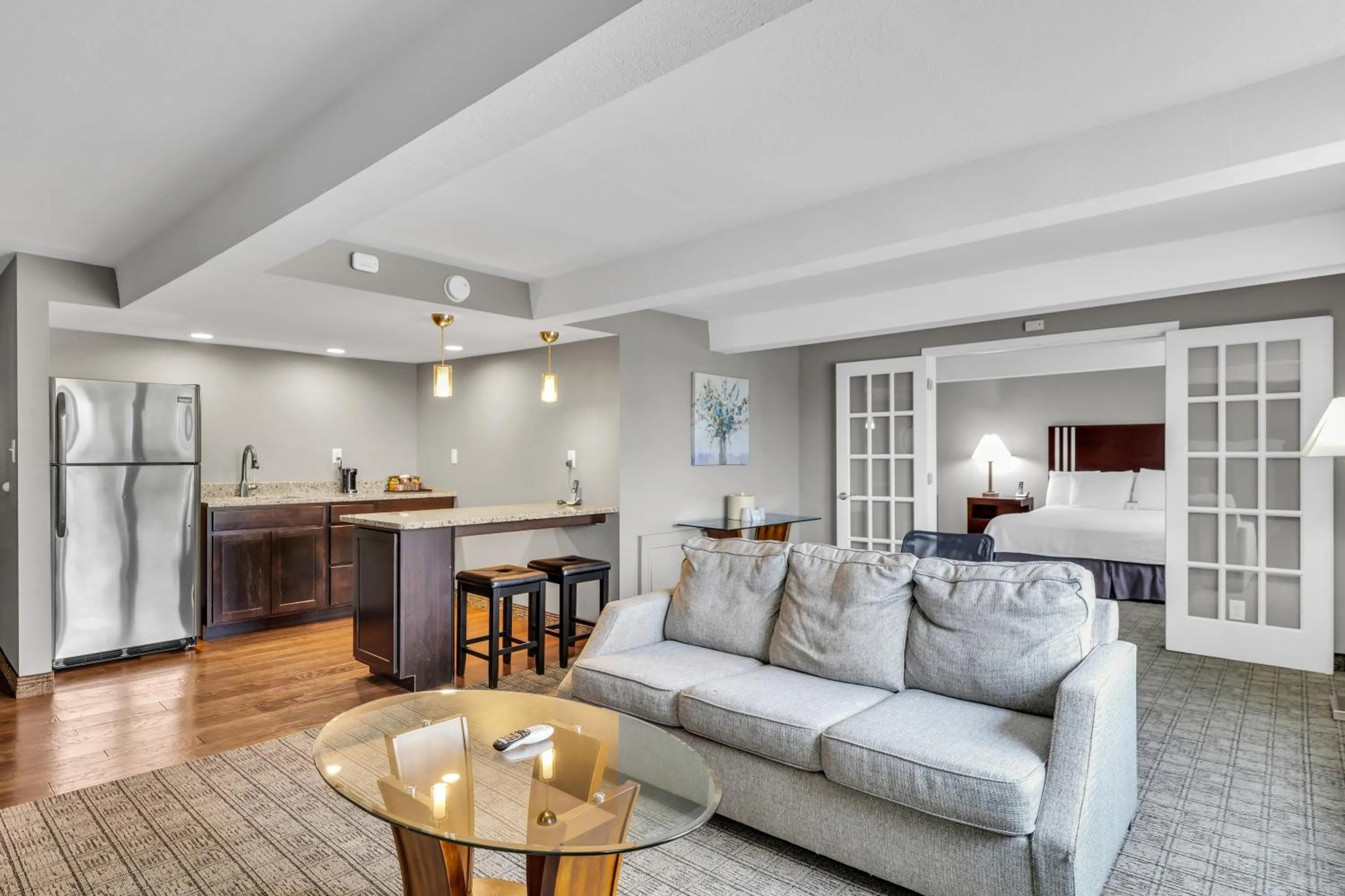 Seating area in Eastlake Suites Hotel & Conference Center By OYO Urbana